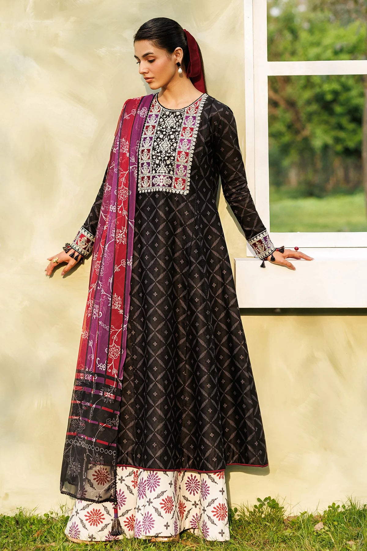 Jazmin 3Pc Embroidered Lawn Suit USE-9358