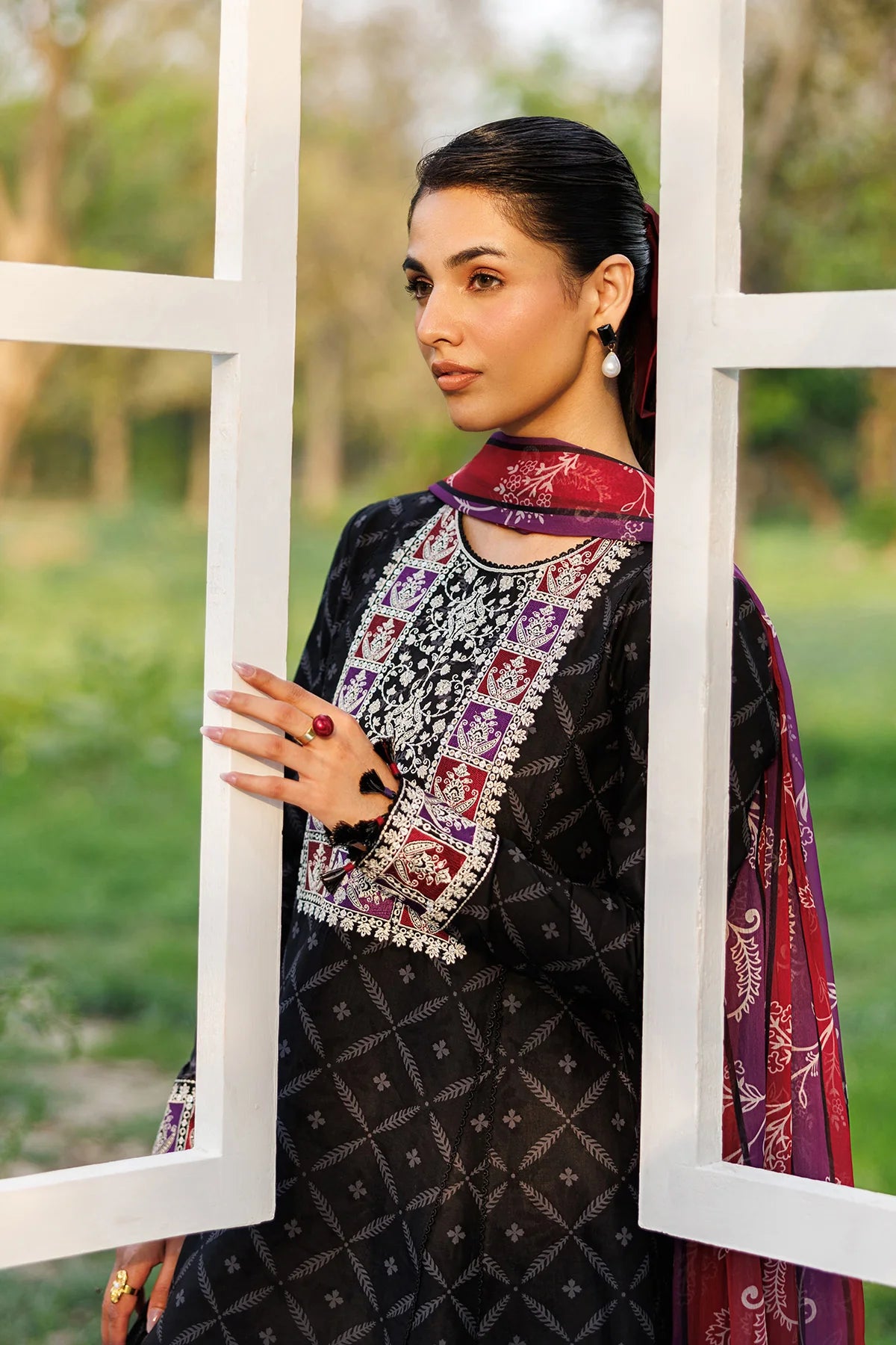 Jazmin 3Pc Embroidered Lawn Suit USE-9358