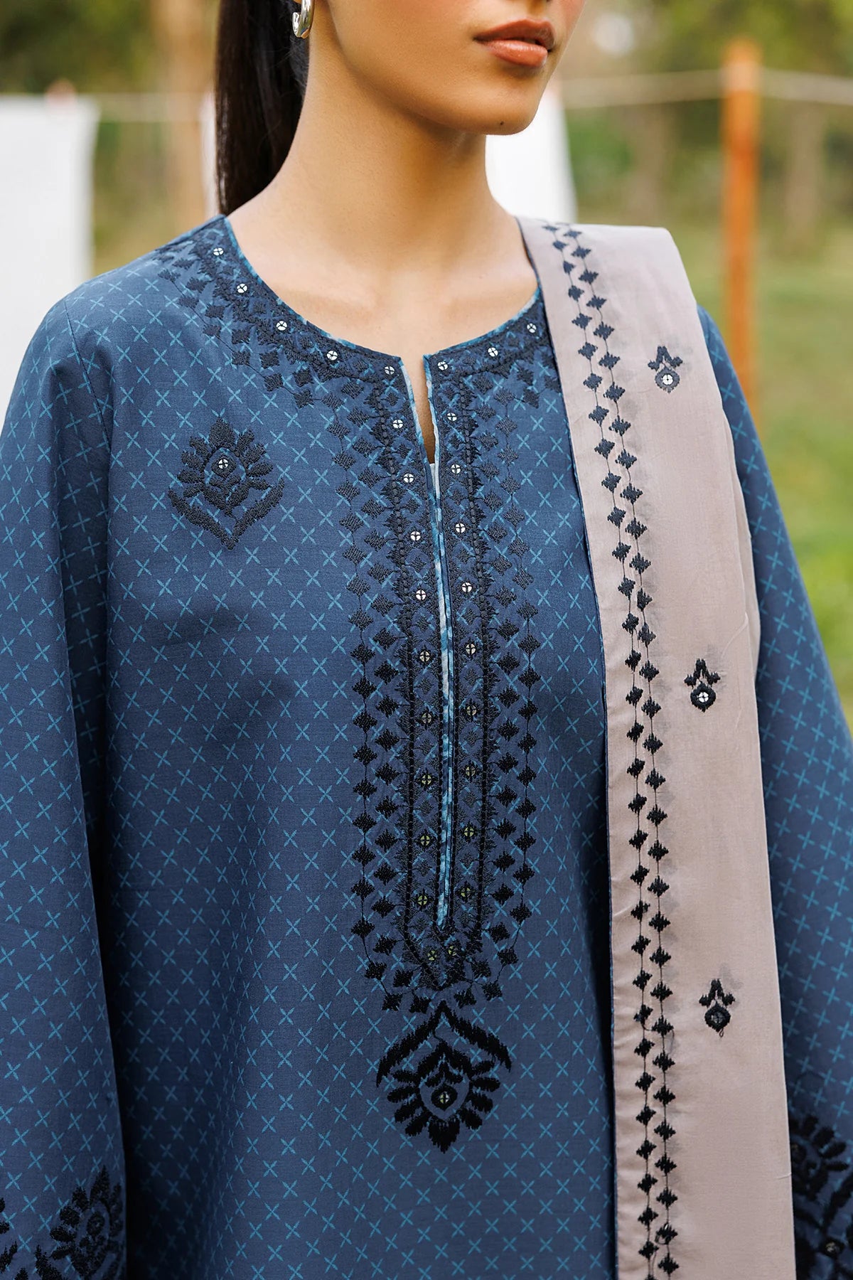 Jazmin 3Pc Embroidered Lawn Suit USE-9346