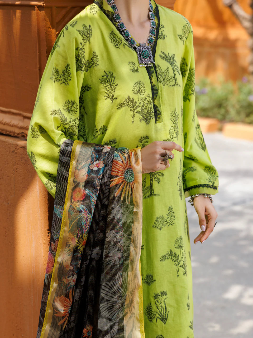 Almirah 3Pc Embroidery Jacquard Suit ALP-3PS-2010 gulbuy.com