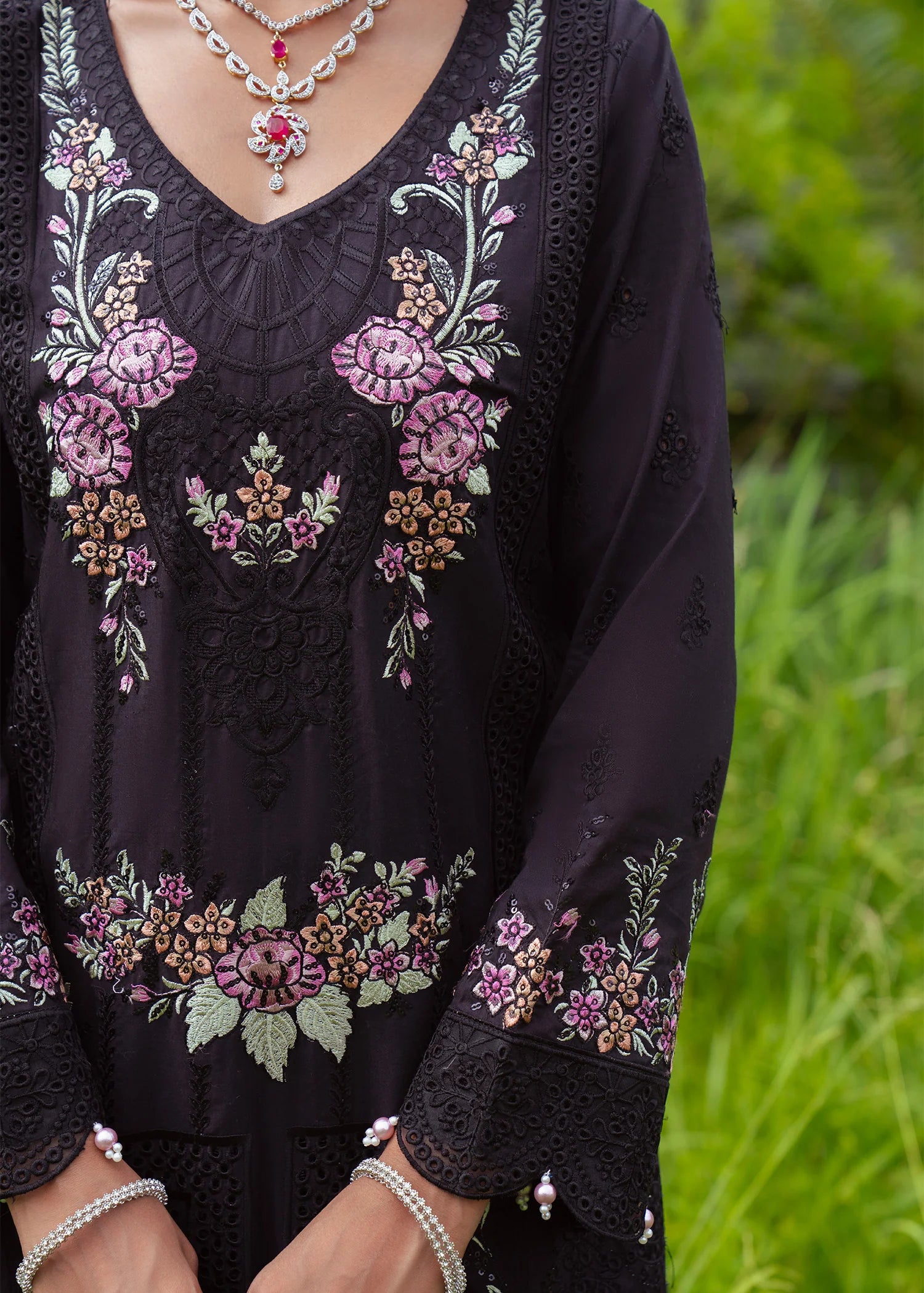 Haseens 3Pc Embroidered Lawn Suit Siyona