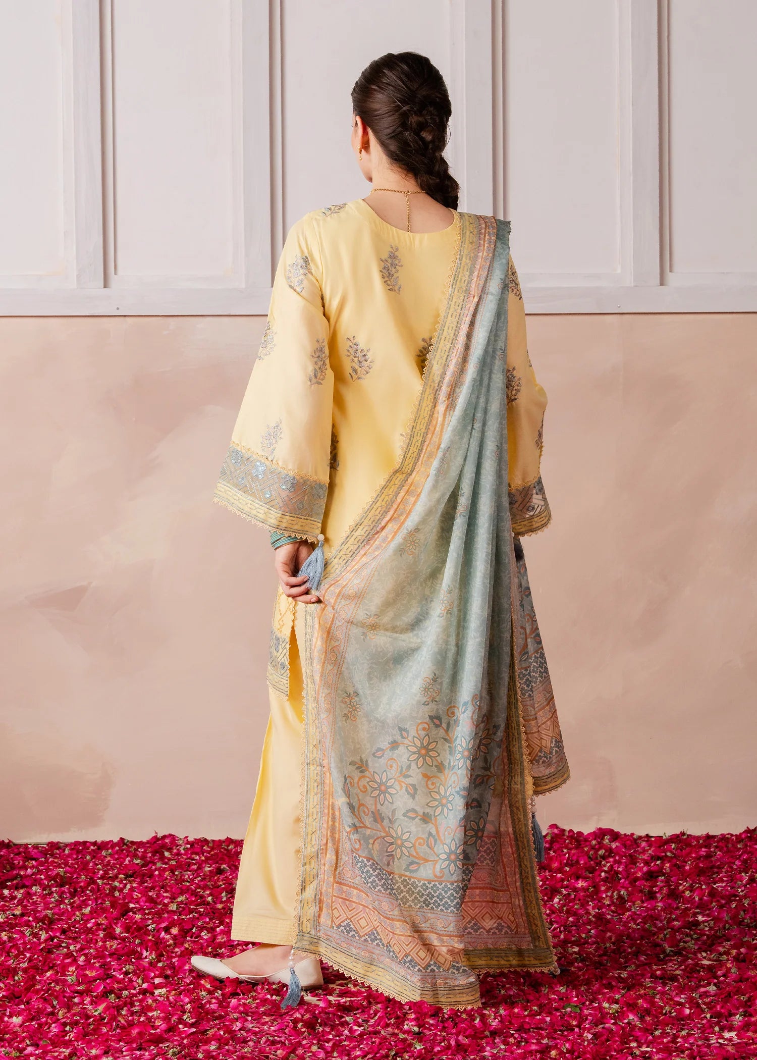 Haseens 3Pc Embroidered Lawn Suit Maham