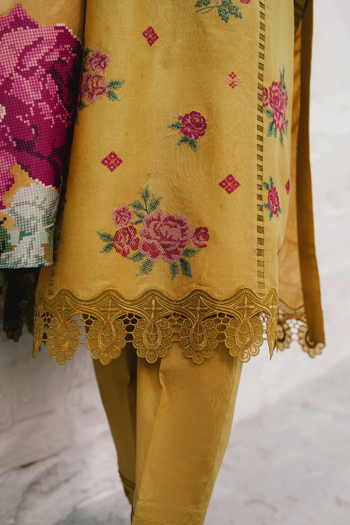 Baroque 3Pc Embroidered Lawn Suit PR-1088 gulbuy.com