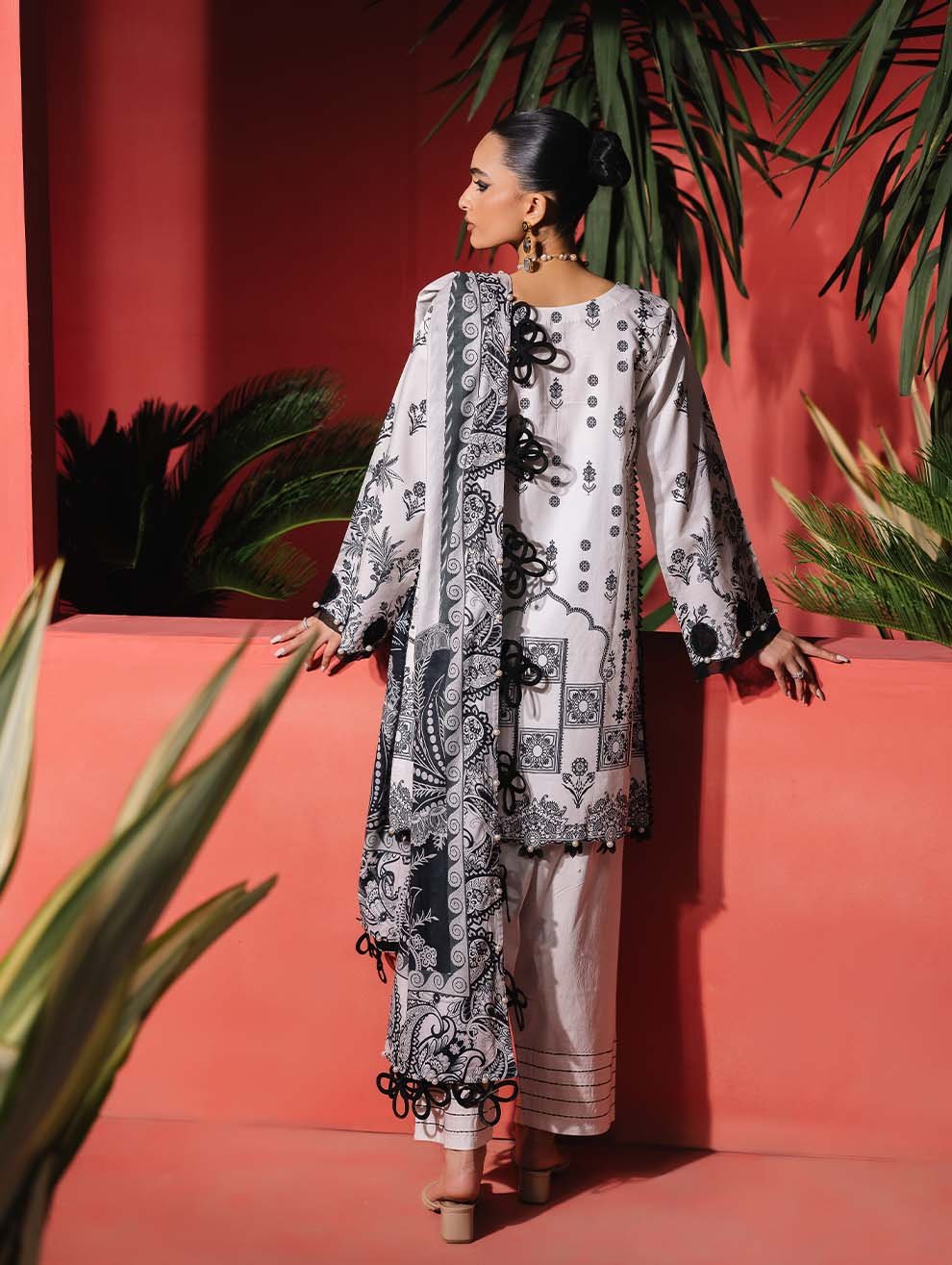 Jade 3Pc Embroidered Lawn Suit 25-UEP-20774 gulbuy.com