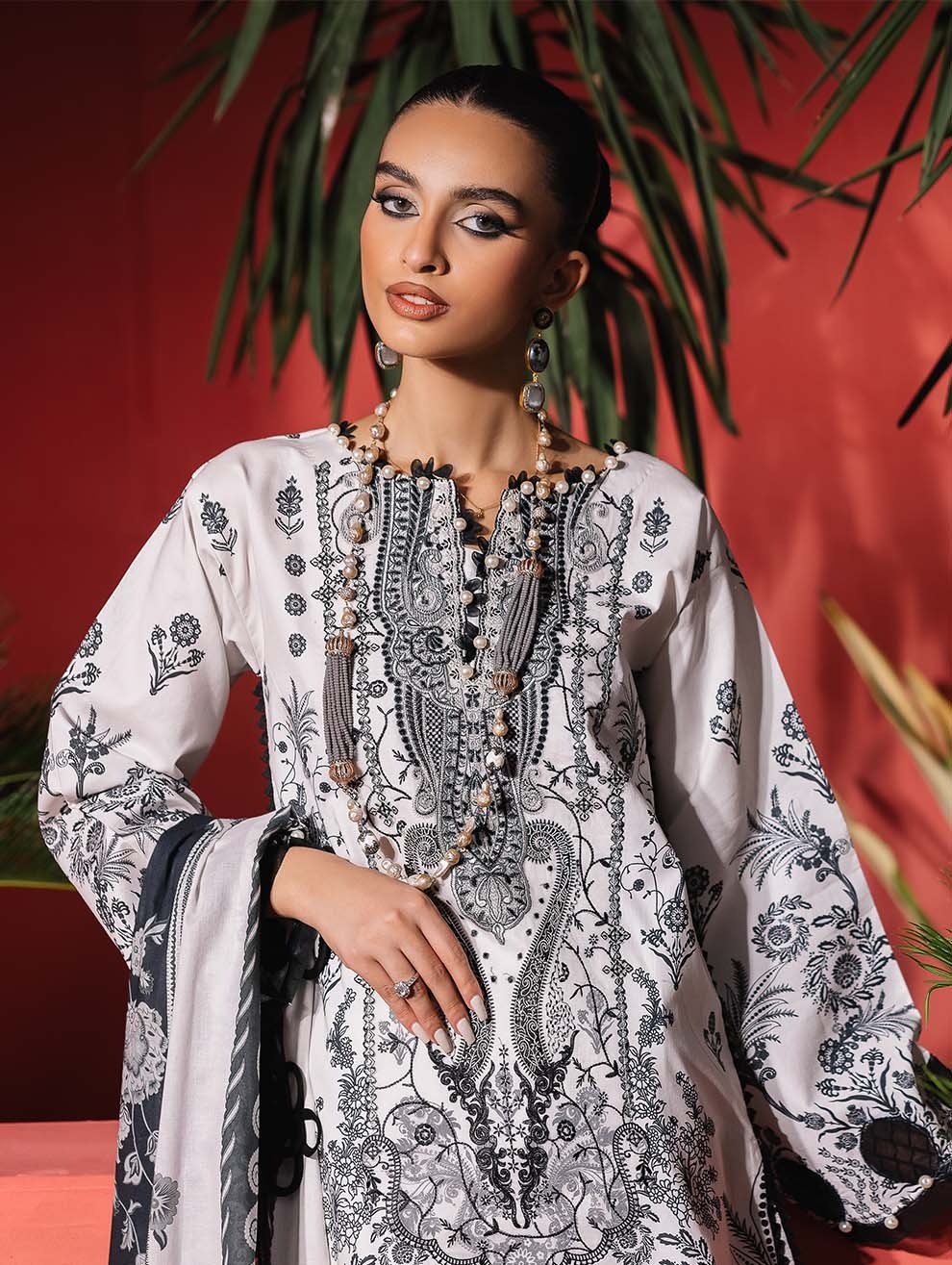Jade 3Pc Embroidered Lawn Suit 25-UEP-20774 gulbuy.com