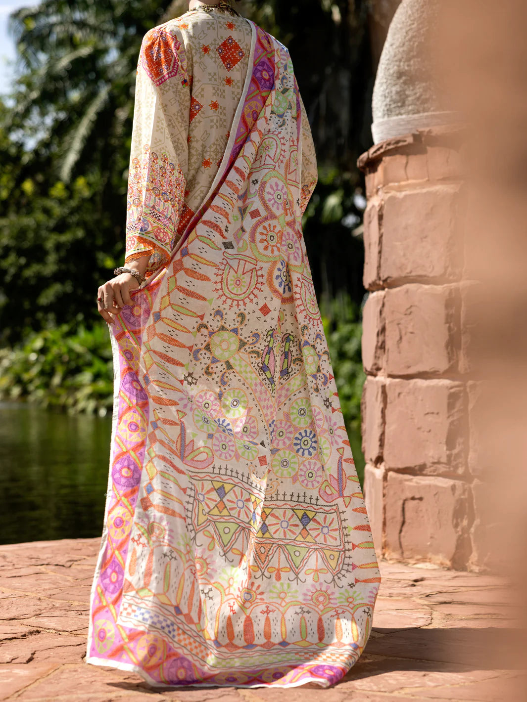 Almirah 3Pc Embroidery Lawn Suit ALP-3PS-2099 gulbuy.com