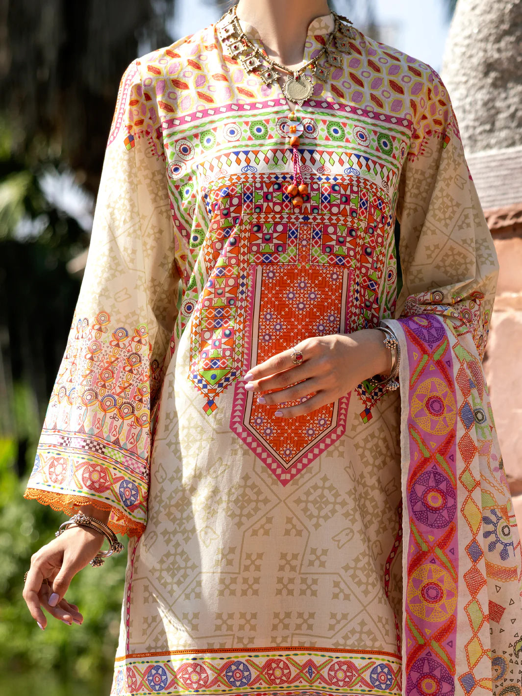 Almirah 3Pc Embroidery Lawn Suit ALP-3PS-2099 gulbuy.com