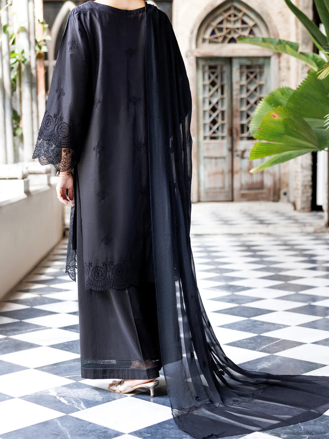 Almirah 3Pc Embroidery Lawn Suit ALP-3PS-2111 gulbuy.com