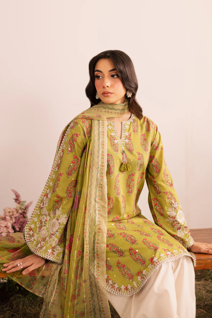 Batik 3Pc Embroidered Lawn Suit Curtz gulbuy.com