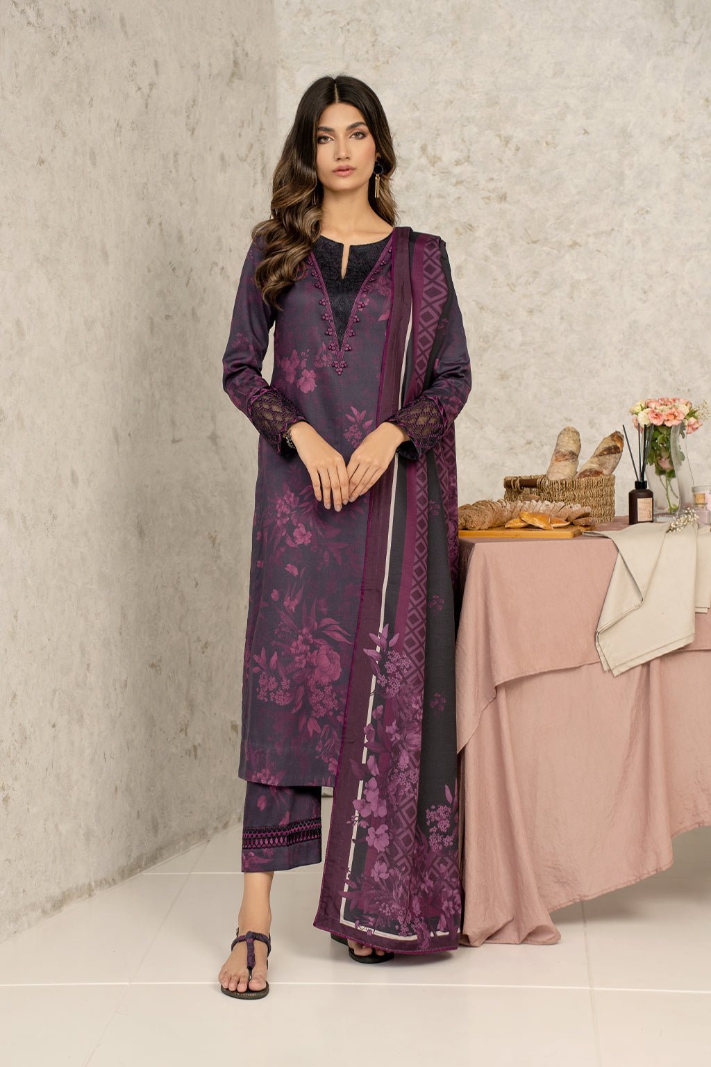 3 PIECE IZNIK EMBROIDERED ORGANZA SUIT (UE-171-VILE)