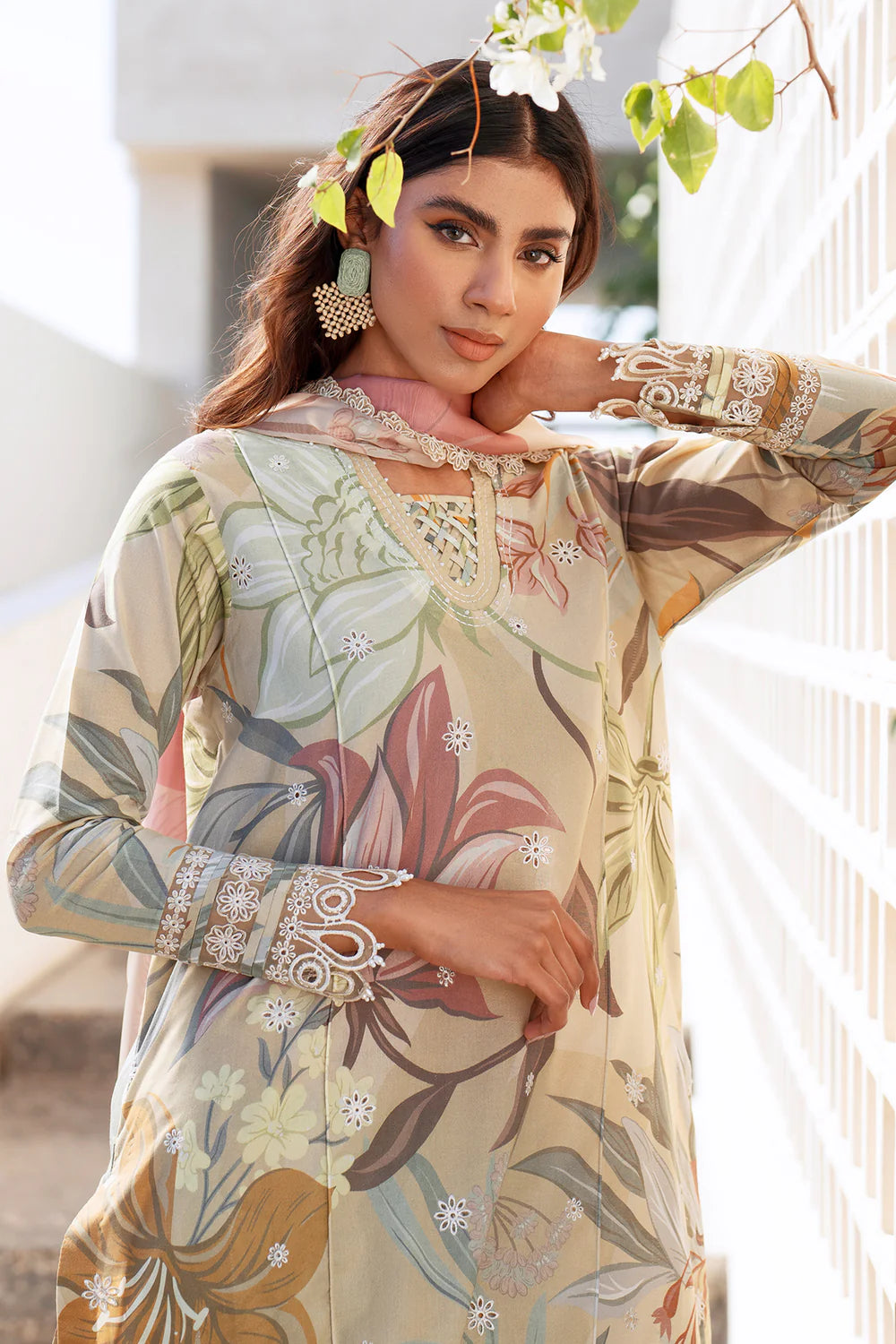Baroque 3Pc Embroidered Lawn Suit UF-4066 gulbuy.com