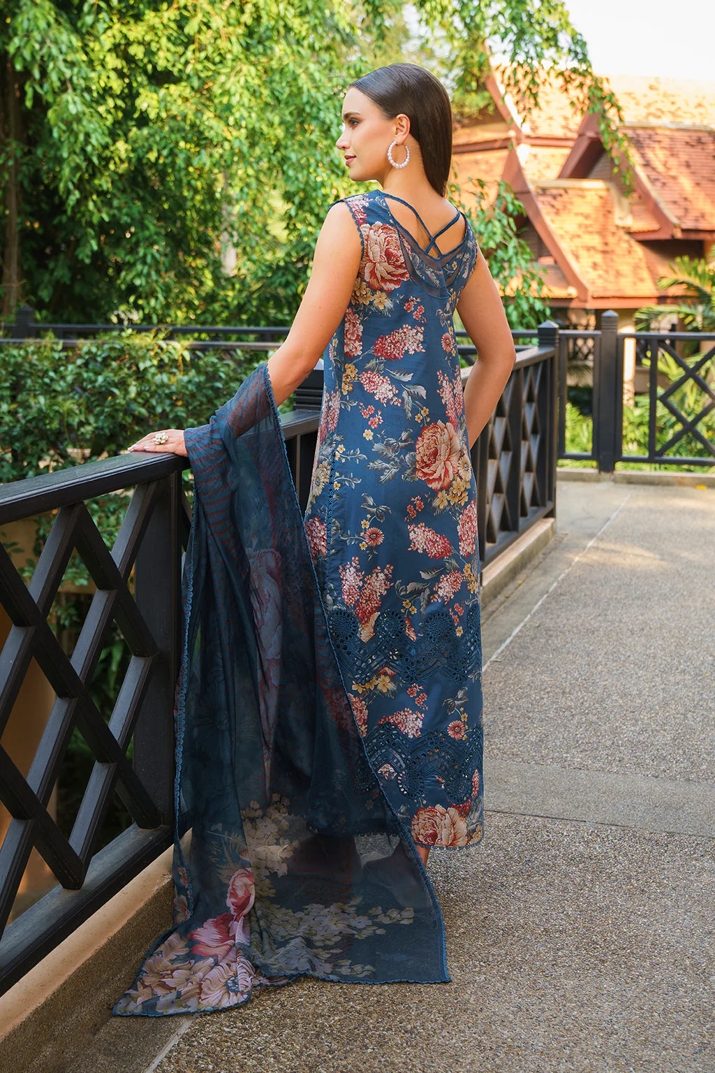 Iznik 3PC Embroidered Lawn Suit UE-242 gulbuy.com