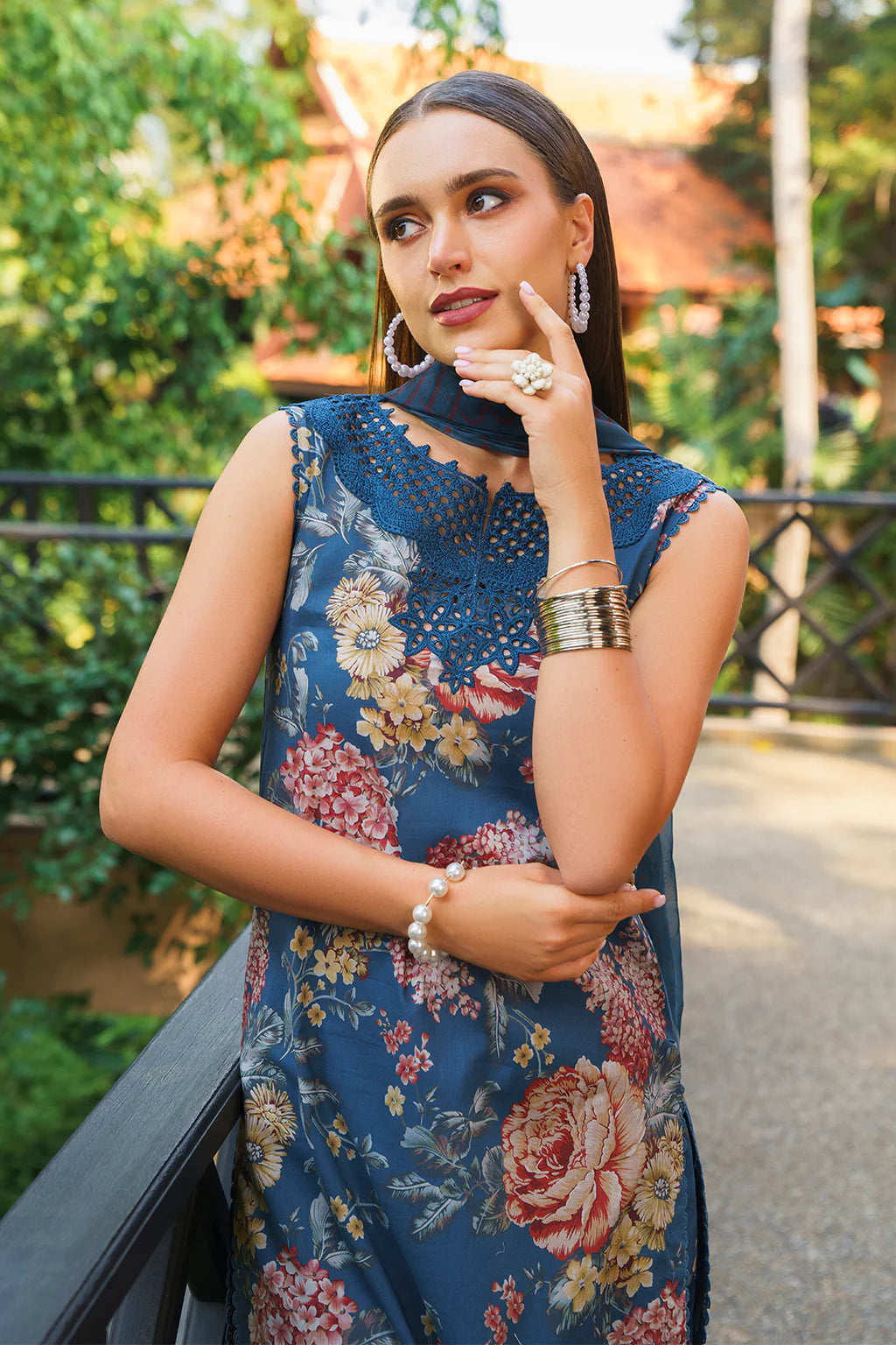 Iznik 3PC Embroidered Lawn Suit UE-242 gulbuy.com