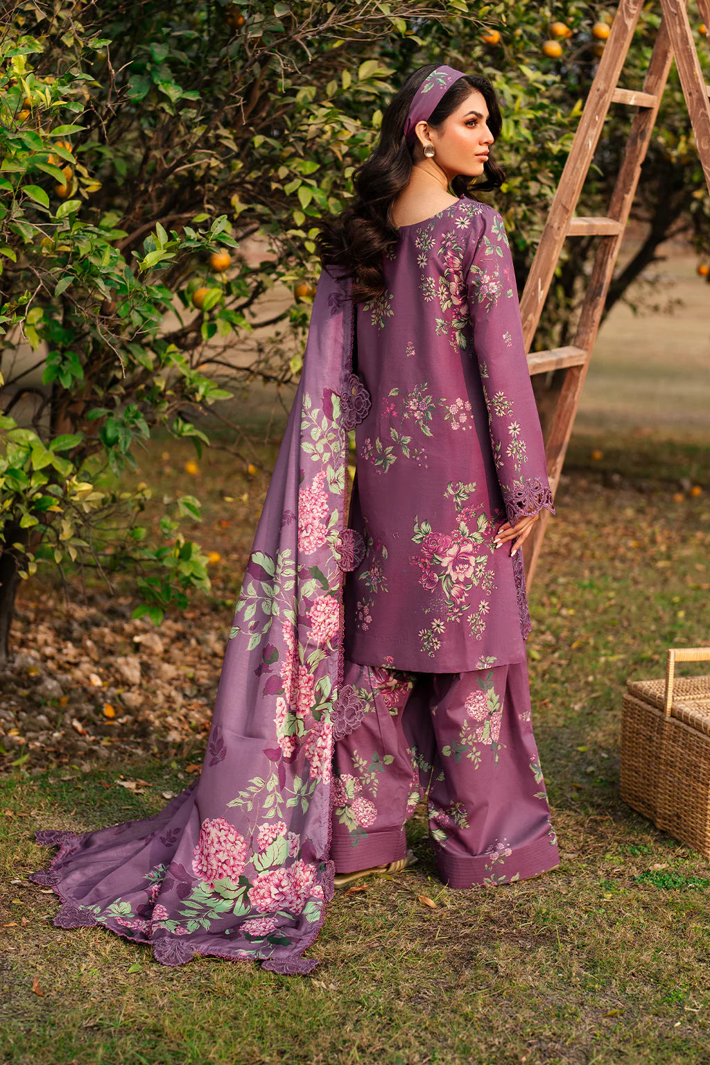 Iznik 3PC Embroidered Lawn Suit UE-393 gulbuy.com