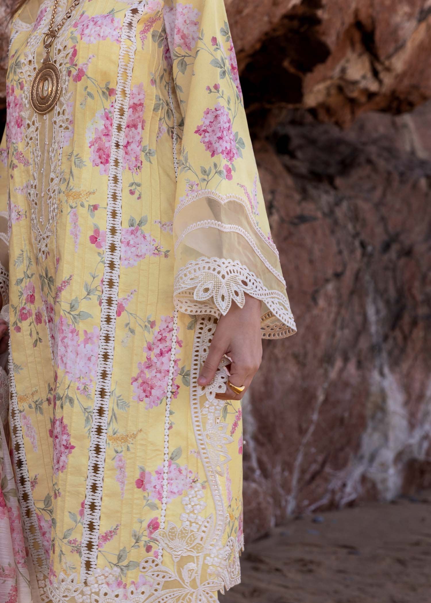 Crimson 3Pc Embroidered Lawn Suit Who'S That Girl-D3 A Sunflower gulbuy.com