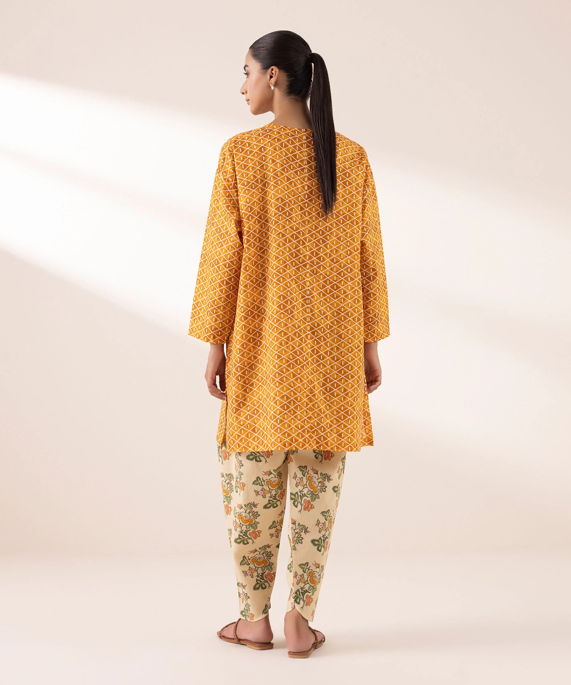 Sapphire 2Pc Printed Lawn Suit 2STPRW25V124-999 gulbuy.com