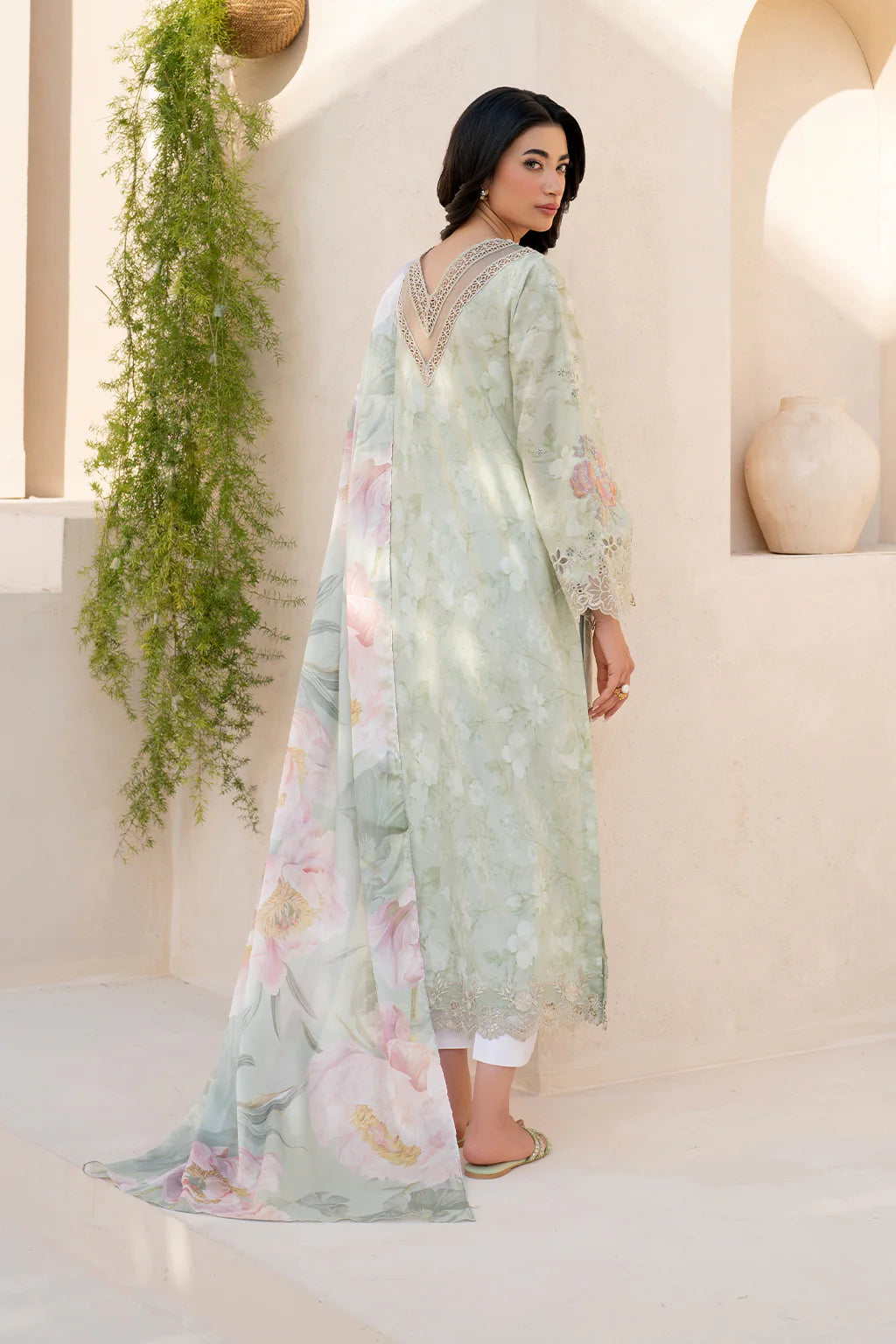 Iznik 3Pc Embroidered Lawn Suit EFL-07 gulbuy.com