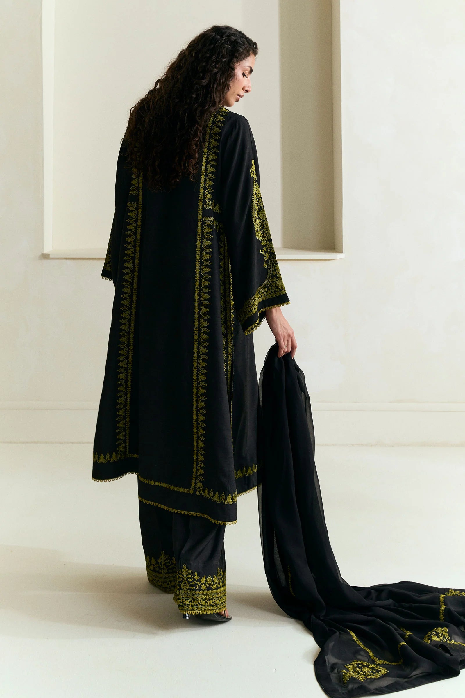 Zara Shahjahan 3Pc Embroidered Raw Silk Suit ZR25F0541 gulbuy.com