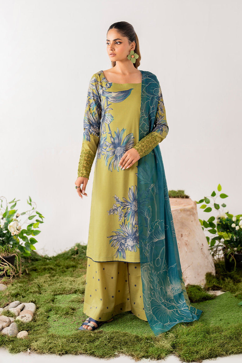 3 PIECE IZNIK PRINTED LAWN SUIT (UE-273)