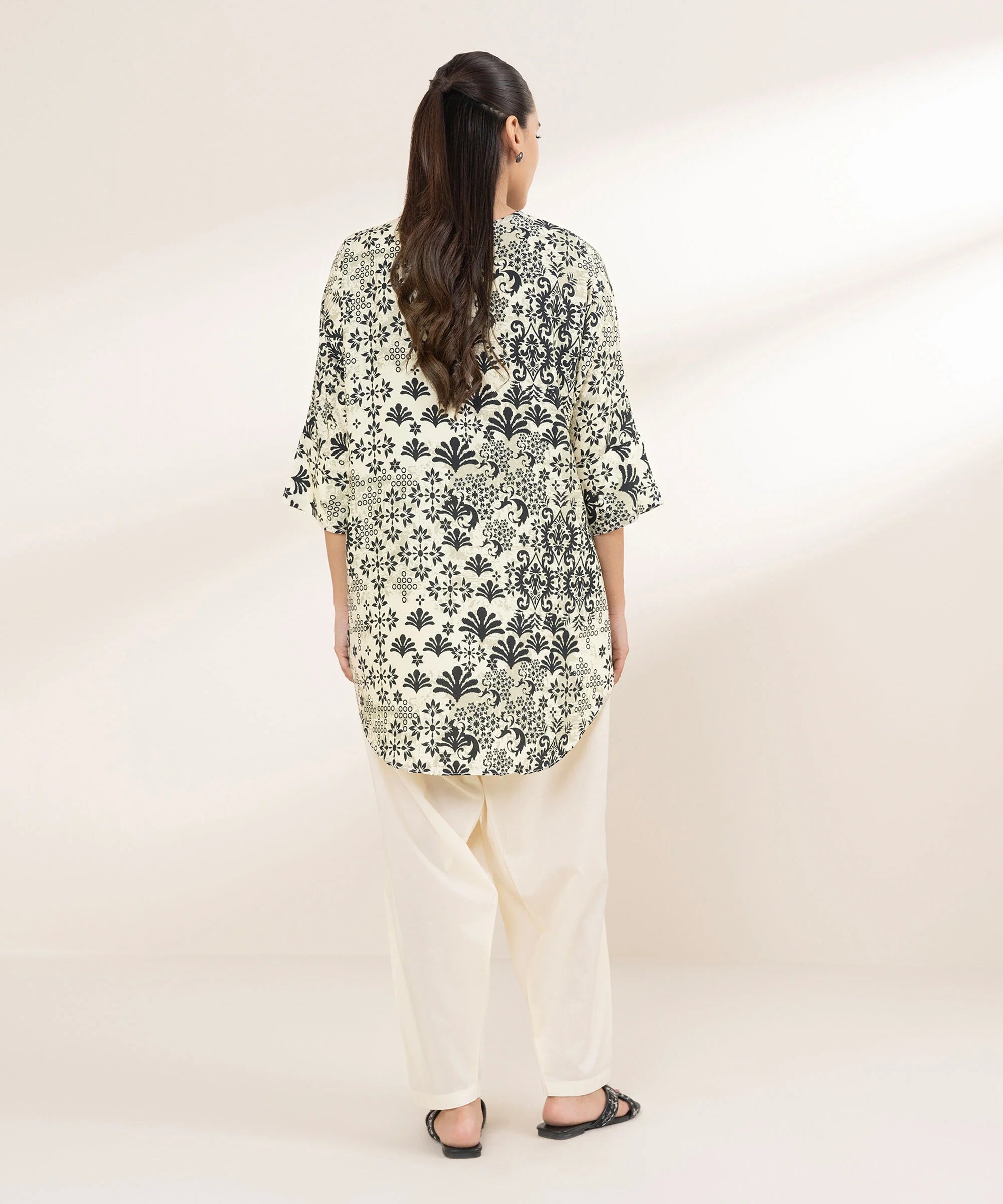 Sapphire 2Pc Printed Lawn Suit 3PCDFW25V145-999 gulbuy.com