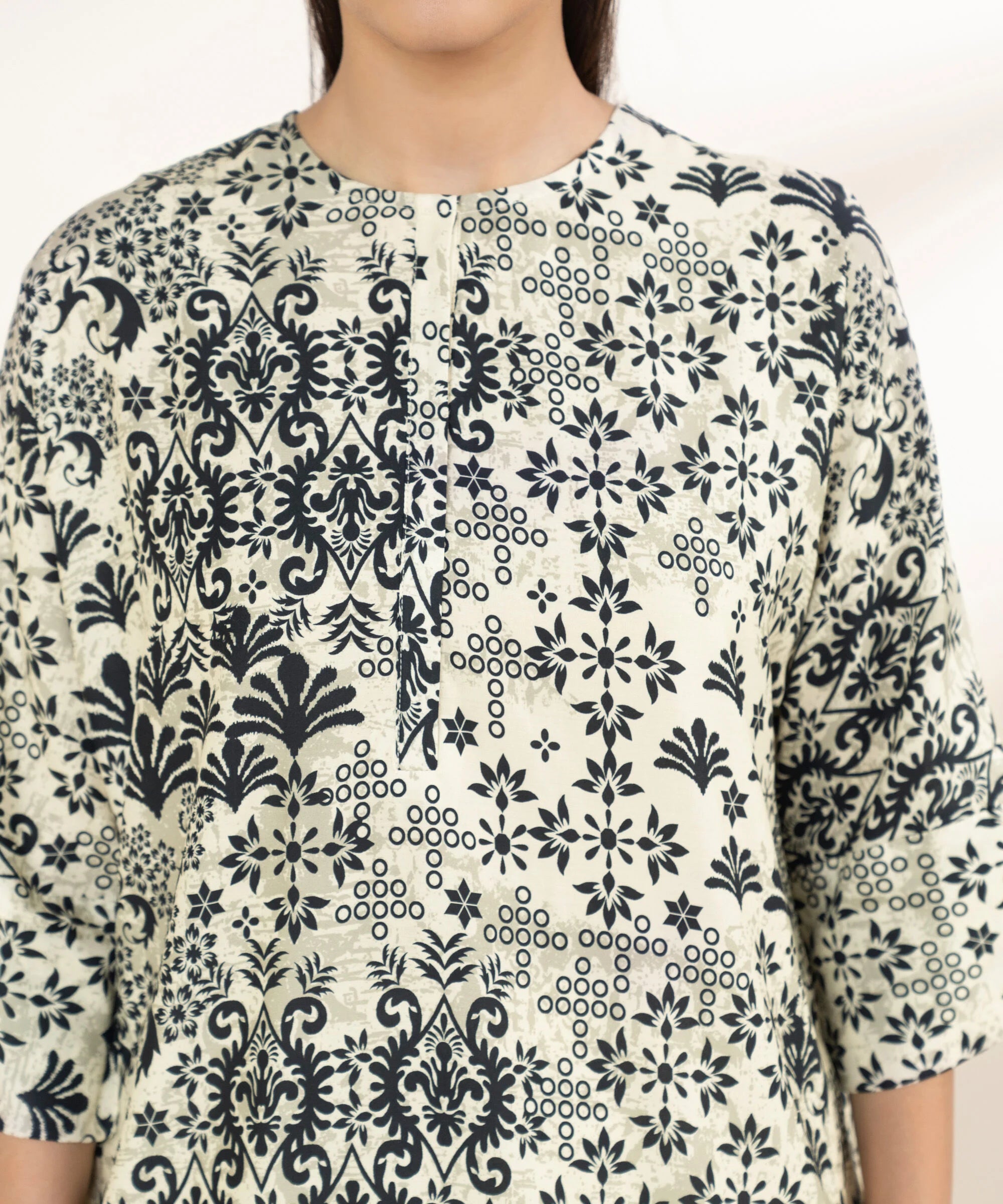 Sapphire 2Pc Printed Lawn Suit 3PCDFW25V145-999 gulbuy.com