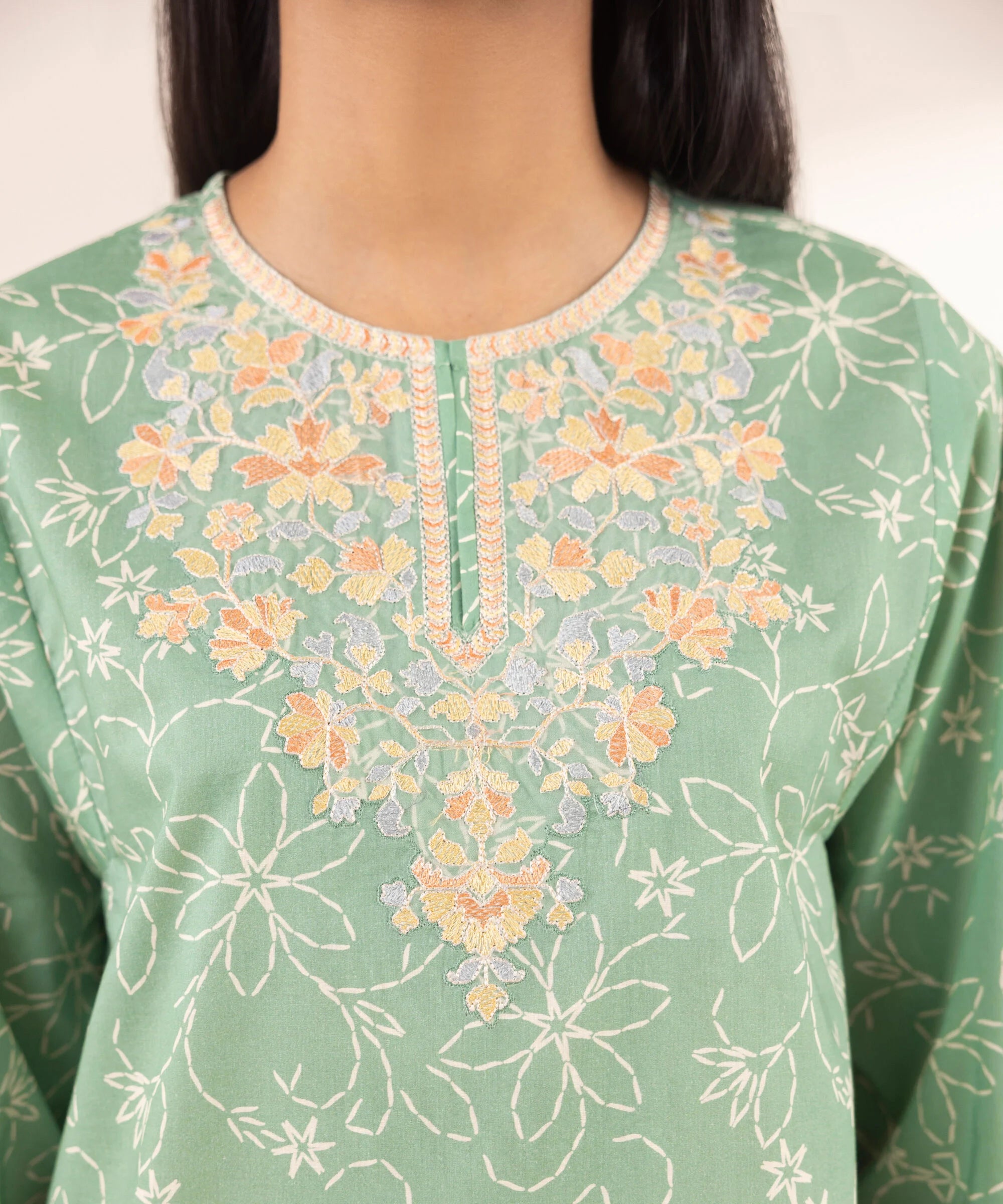 Sapphire 2Pc Embroidered Lawn Suit 3PCDFW25V152-999 gulbuy.com