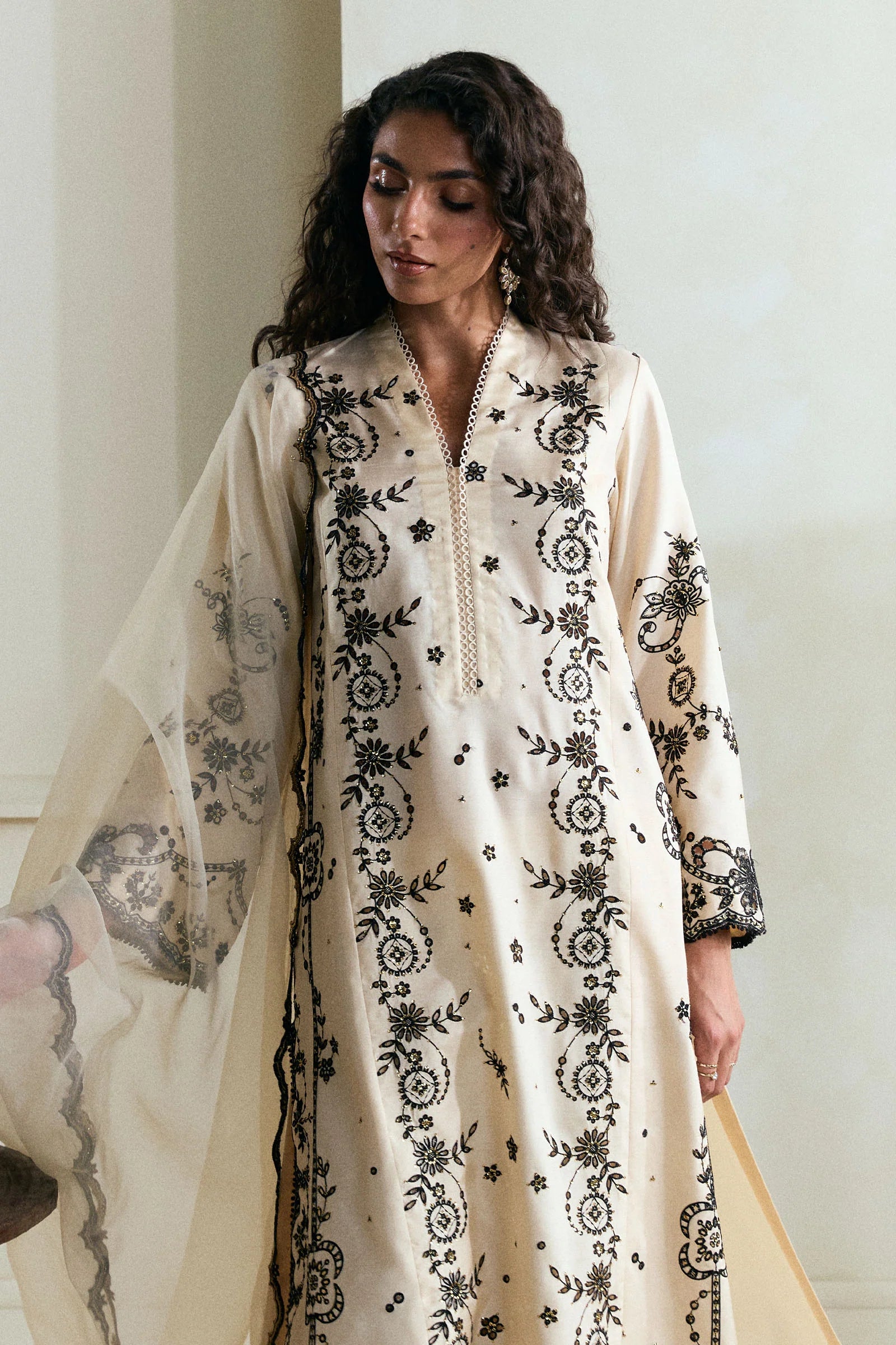 Zara Shahjahan 3Pc Embroidered Raw Silk Suit ZR25F0545 gulbuy.com