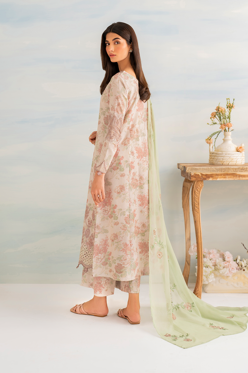 3 PIECE IZNIK EMBROIDERED LAWN SUIT (IGL-05) gulbuy.com