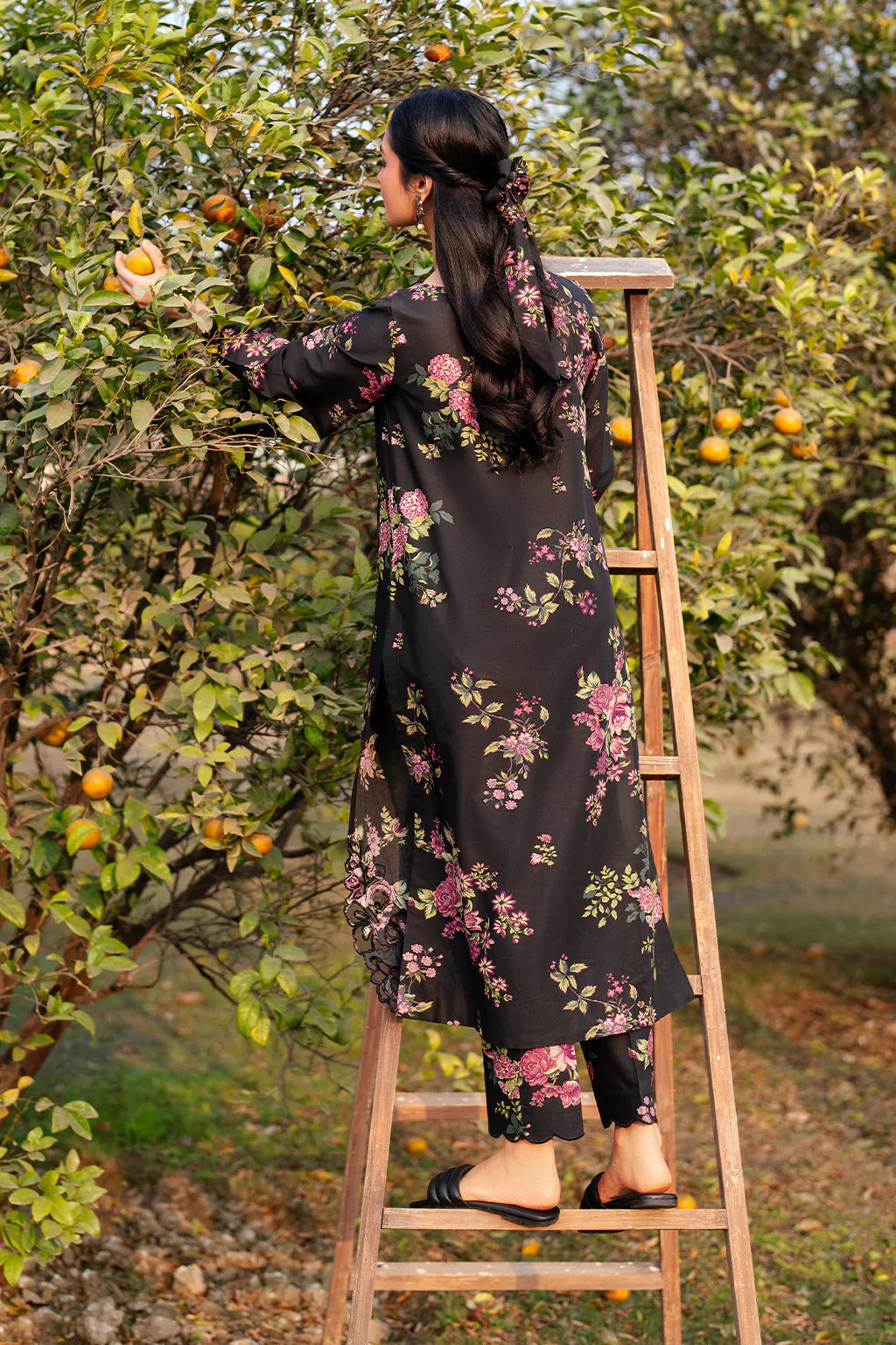 Iznik 3PC Embroidered Lawn Suit UE-394 gulbuy.com