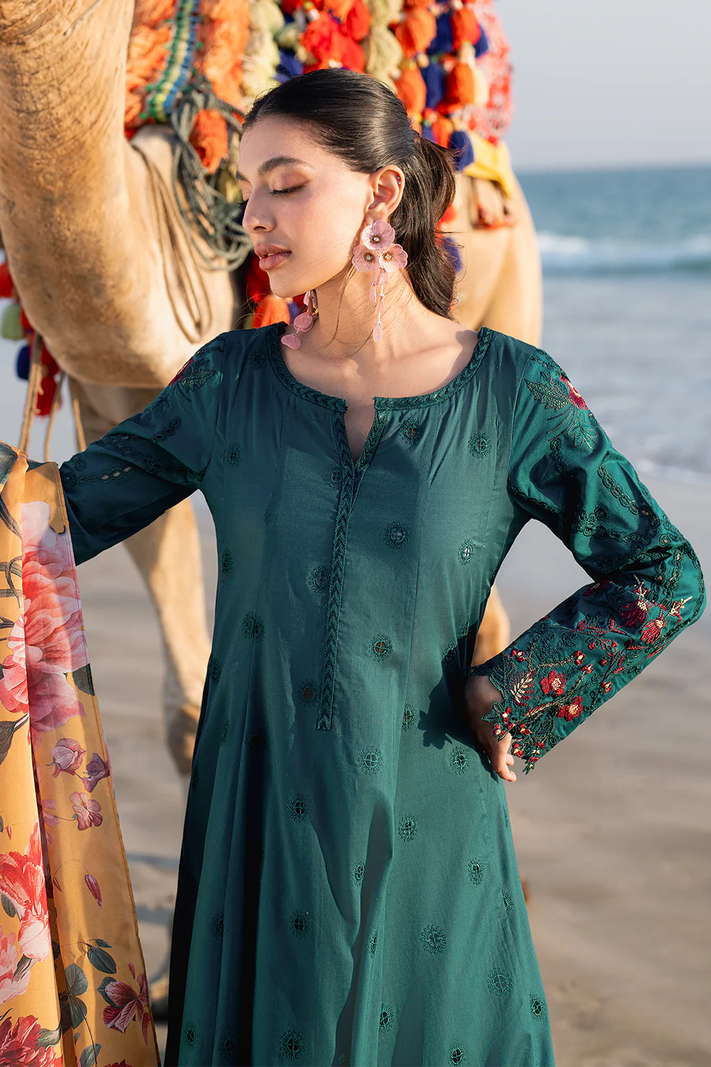 Iznik 3PC Embroidered Lawn Suit UE-381 gulbuy.com