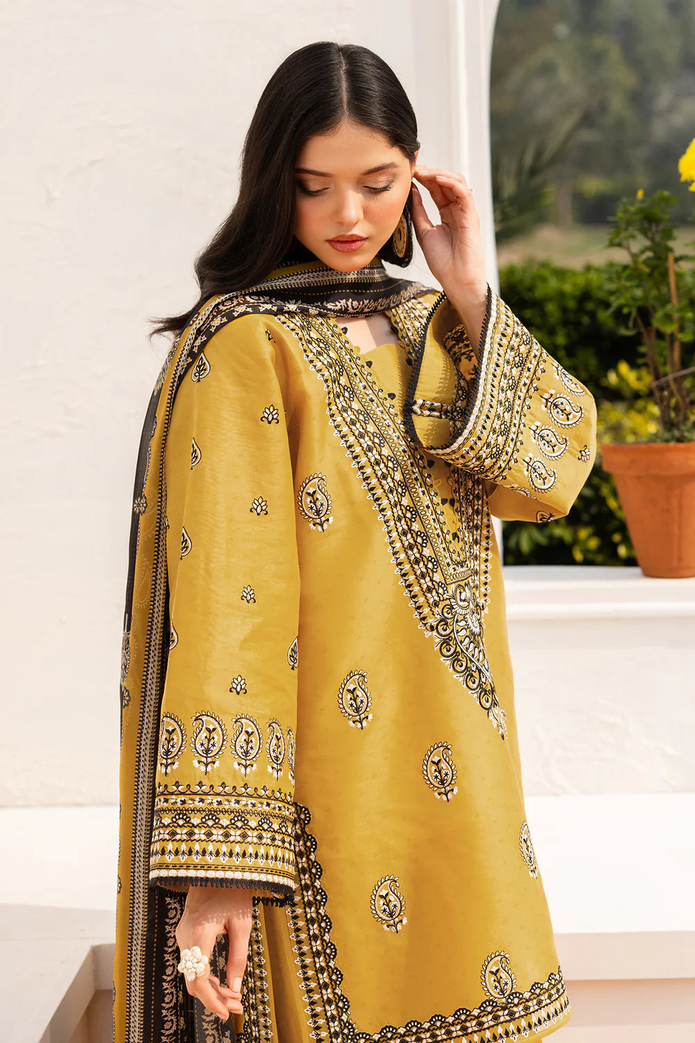 Baroque 3Pc Embroidered Lawn Suit UF-4153 gulbuy.com