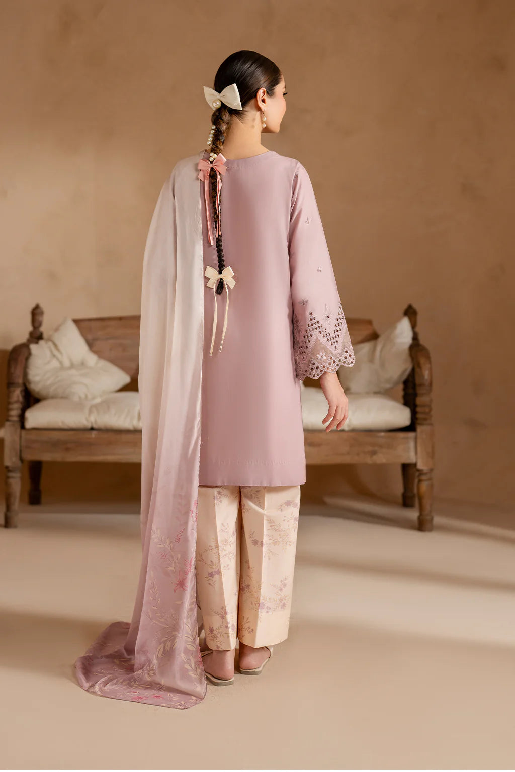 Iznik 3Pc Embroidered Lawn Suit UE-470 gulbuy.com