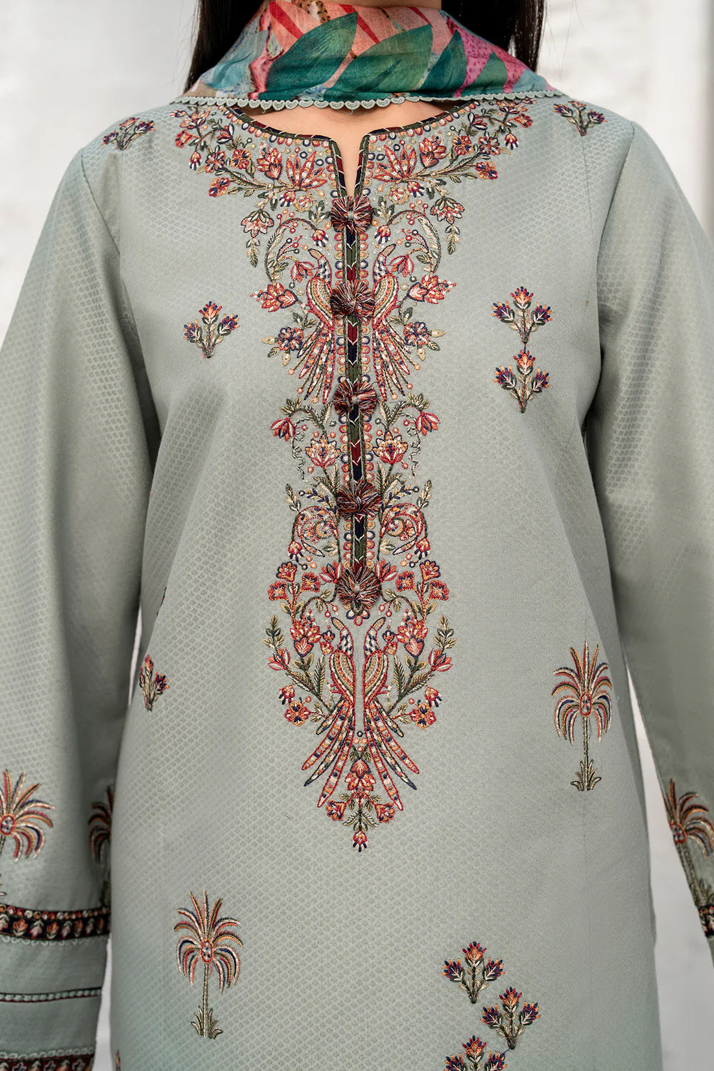 Jazmin 3Pc Embroidered Lawn Suit USE-9115 gulbuy.com