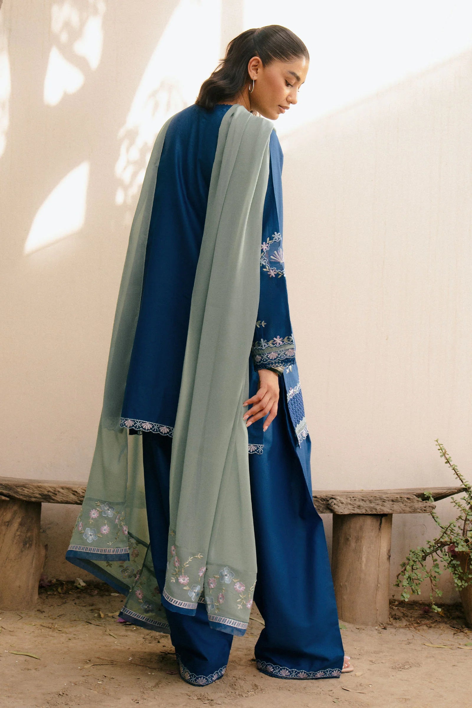 Zara Shahjahan 3Pc Embroidered Lawn Suit CR25P0540 gulbuy.com