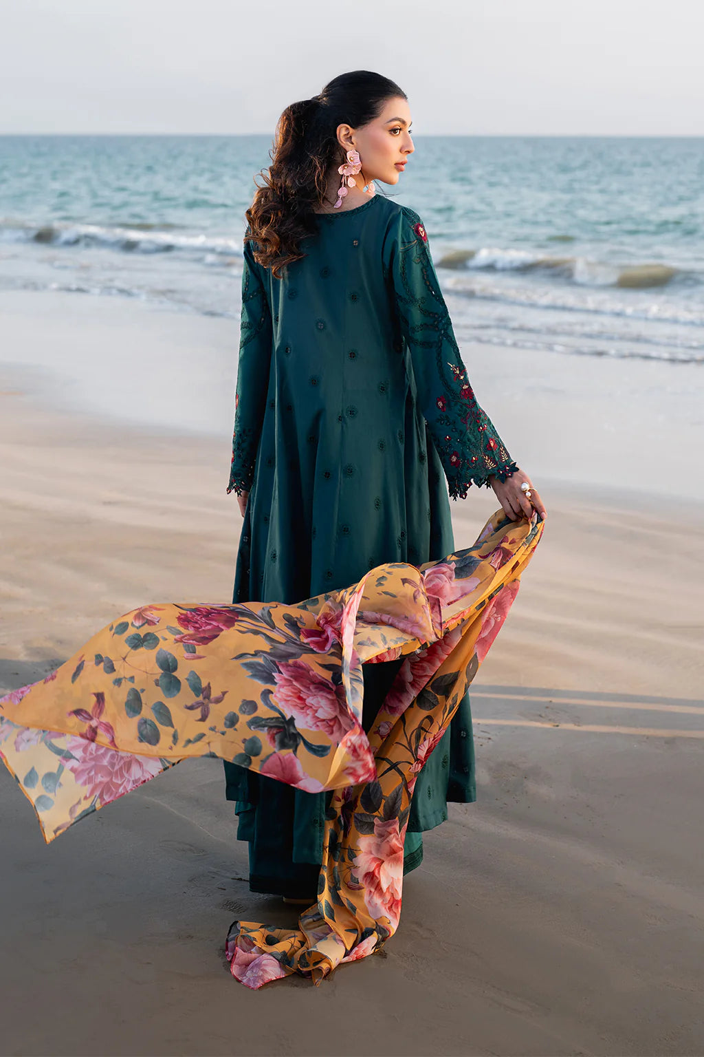 Iznik 3PC Embroidered Lawn Suit UE-381 gulbuy.com