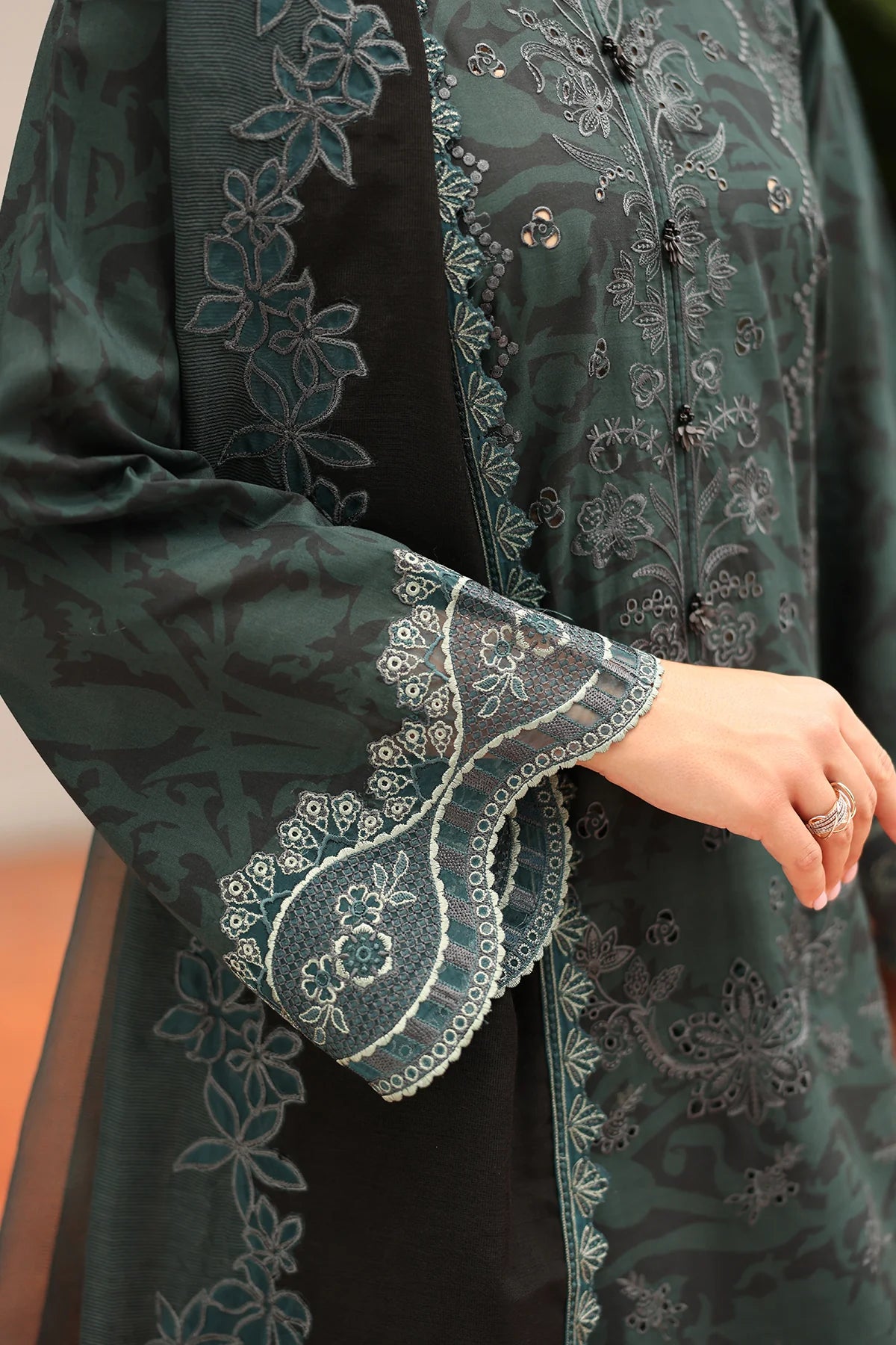Baroque 3Pc Embroidered Lawn Suit UF-4253
