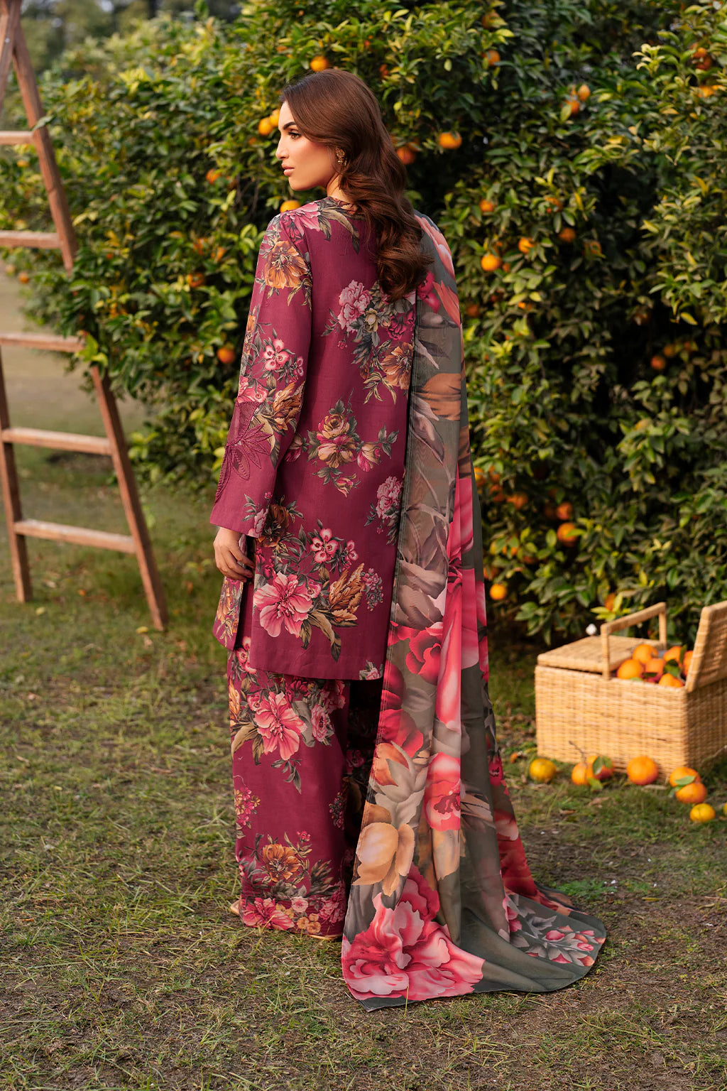 Iznik 3PC Embroidered Lawn Suit UE-385 gulbuy.com