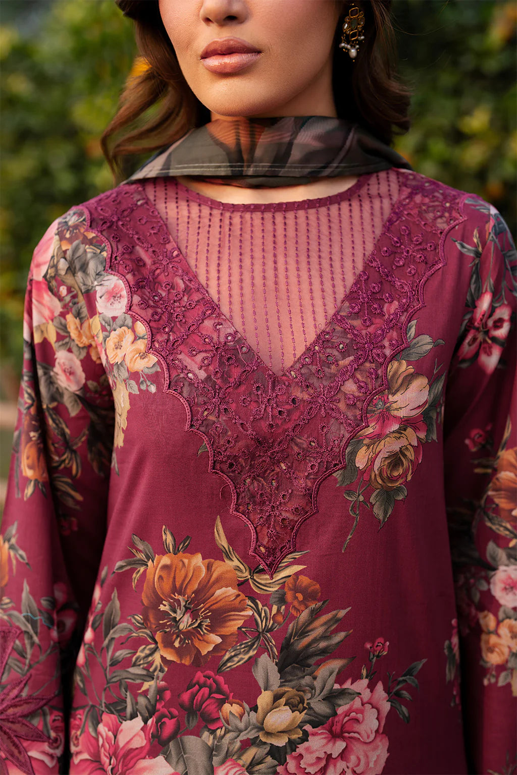 Iznik 3PC Embroidered Lawn Suit UE-385 gulbuy.com