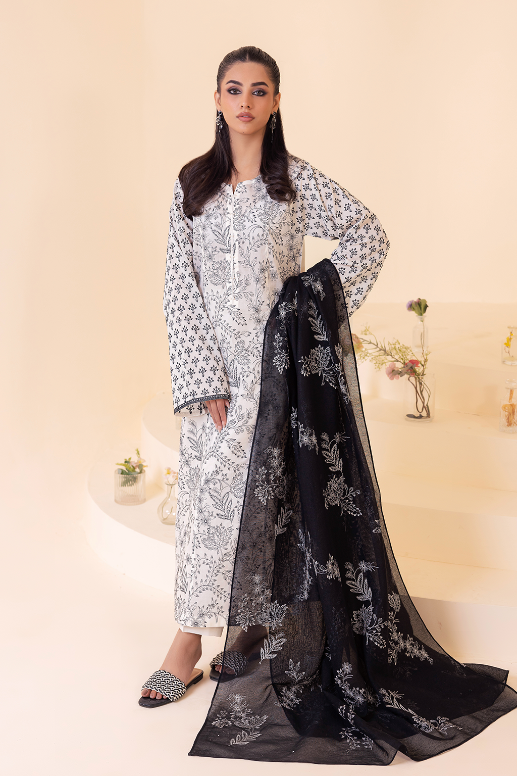 3 PIECE IZNIK EMBROIDERED LAWN SUIT (UE-261)