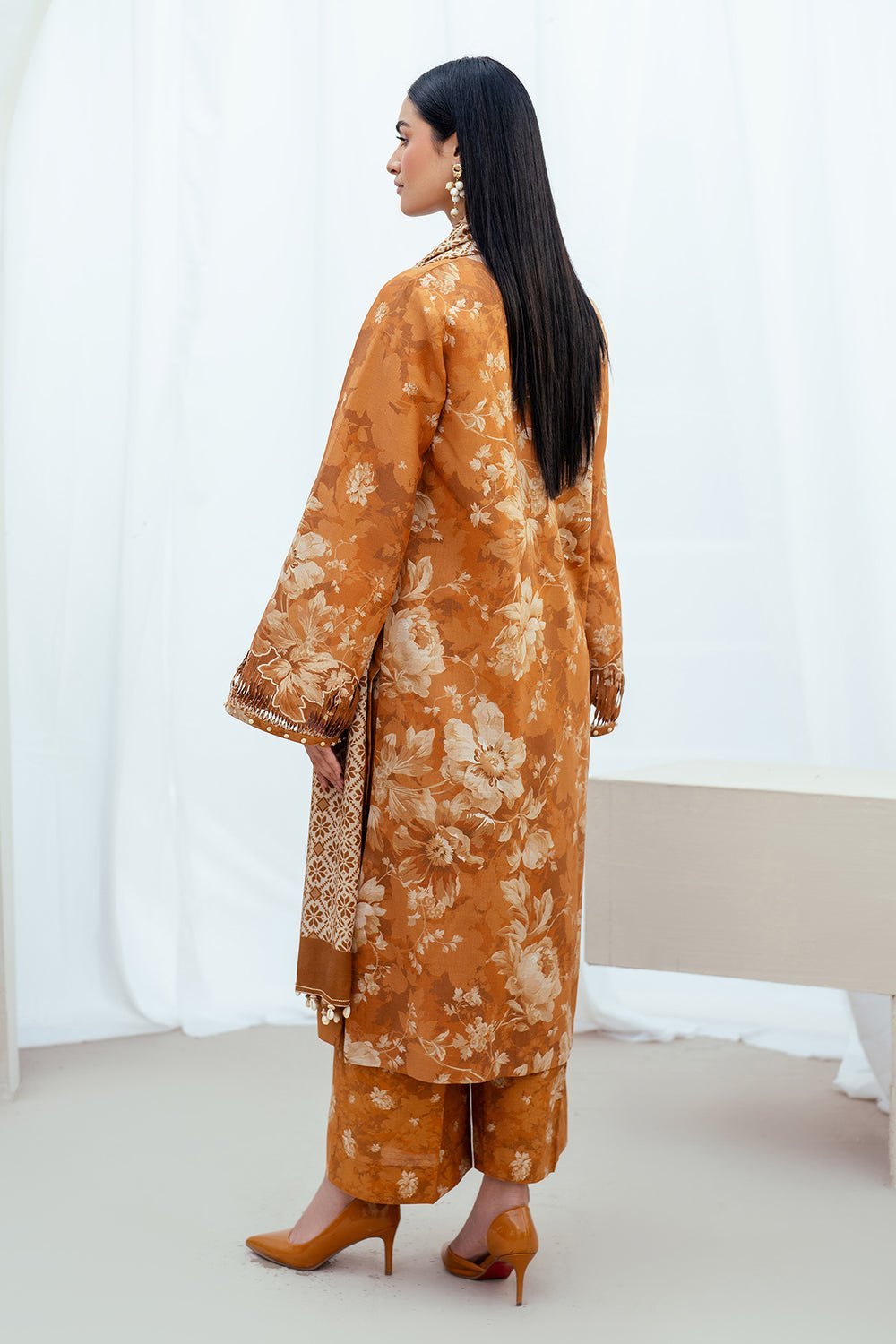 BAROQUE 3PC PRINTED KHADDAR UF-4015 gulbuy.com