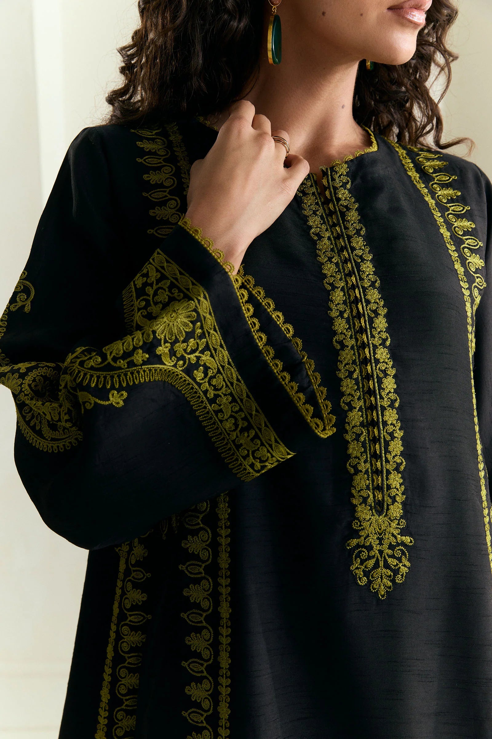 Zara Shahjahan 3Pc Embroidered Raw Silk Suit ZR25F0541 gulbuy.com