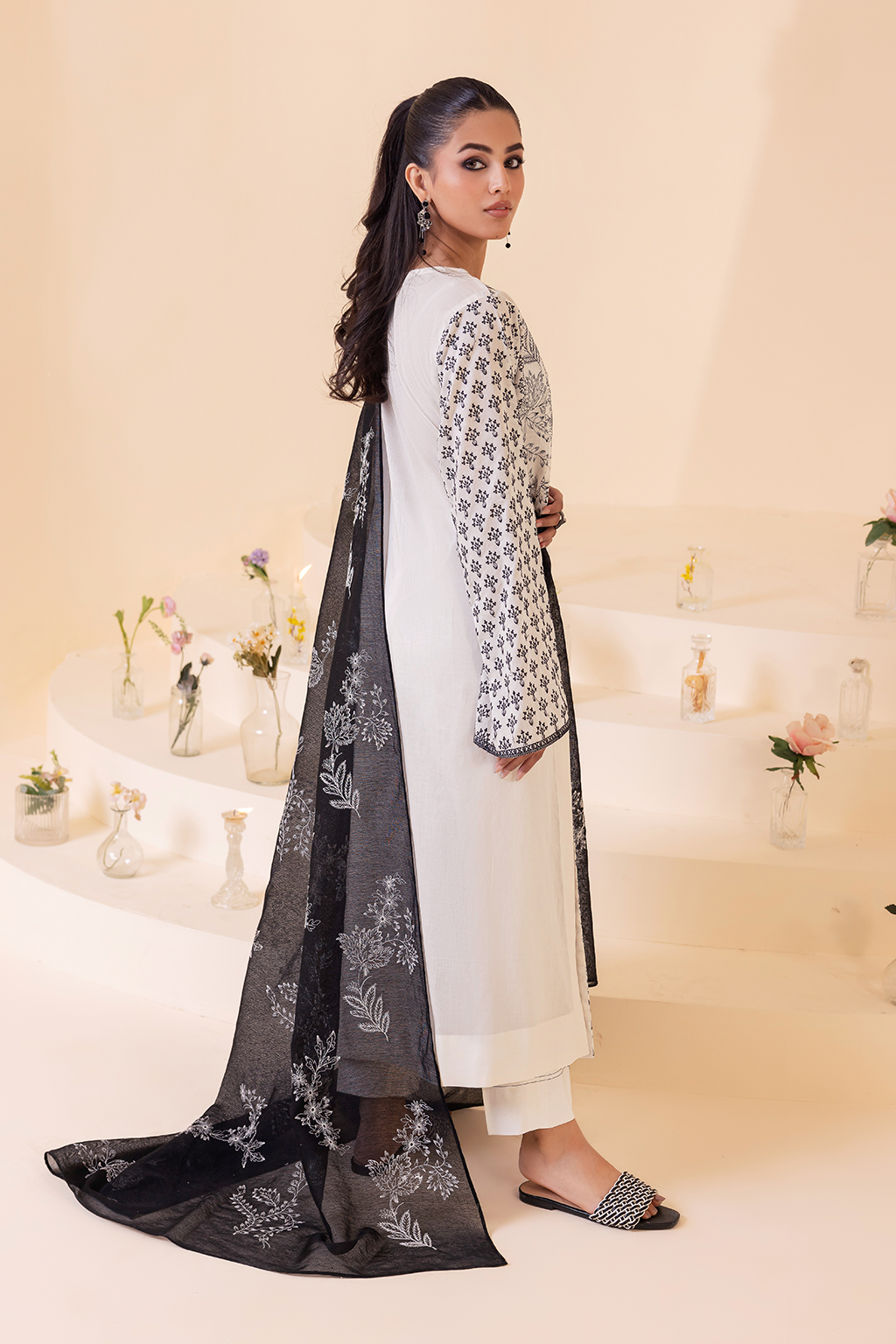 3 PIECE IZNIK EMBROIDERED LAWN SUIT (UE-261)