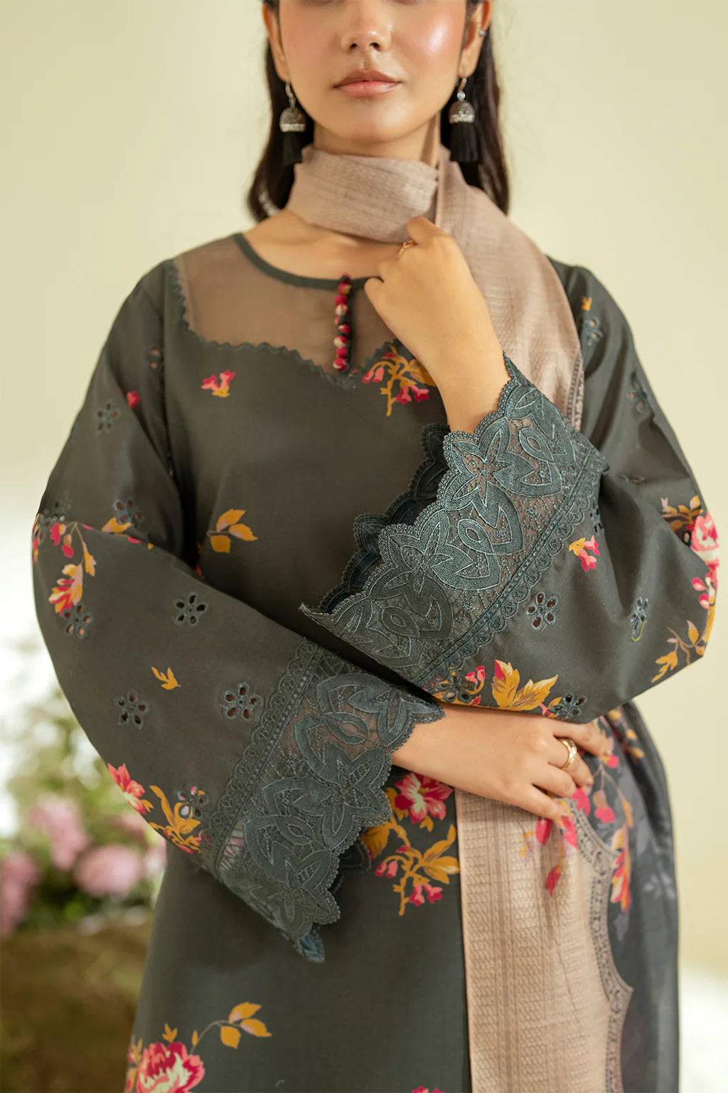 Iznik 3Pc Embroidered Lawn Suit UE-452 gulbuy.com