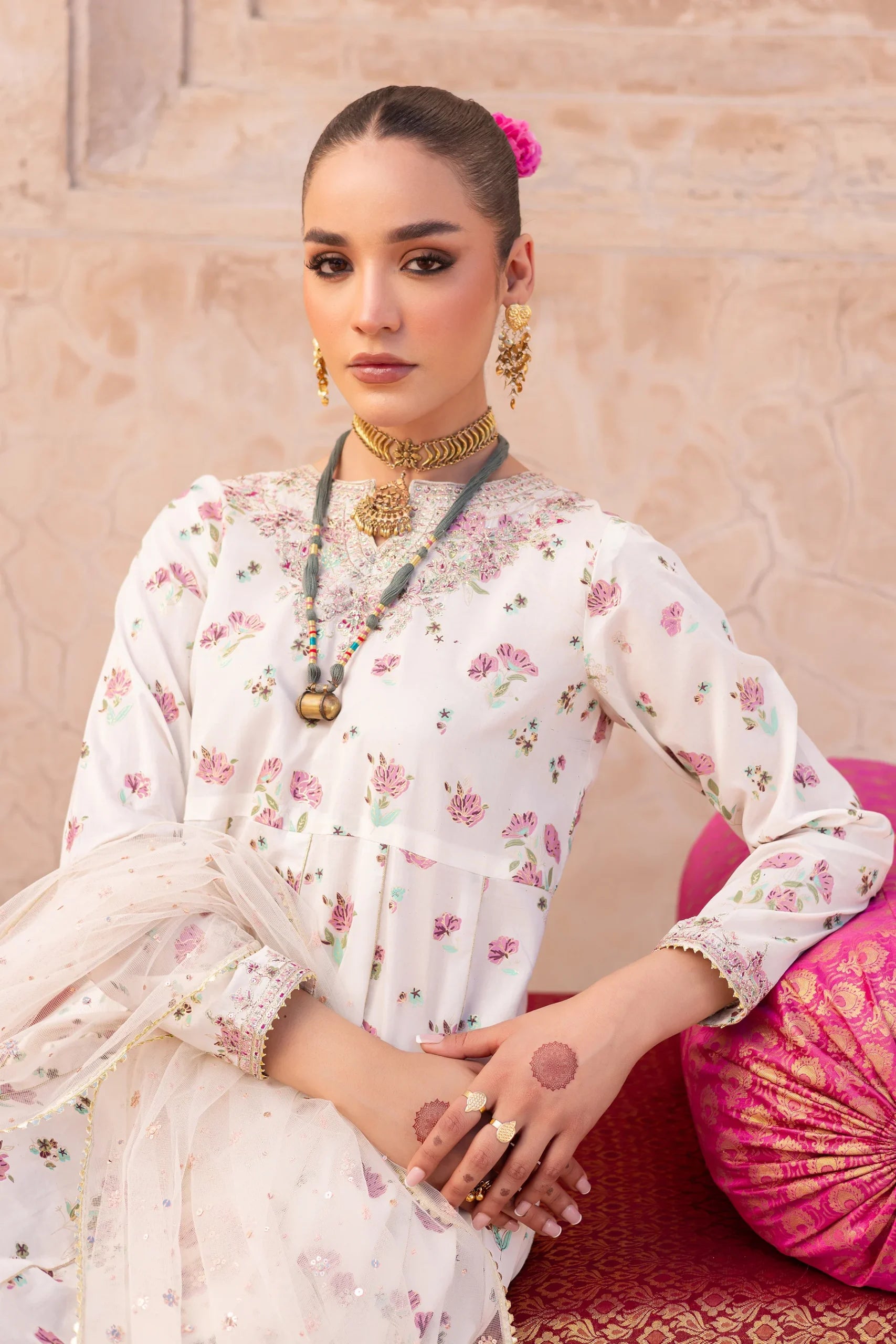 Batik 3Pc Embroidered Lawn Suit Nayab gulbuy.com