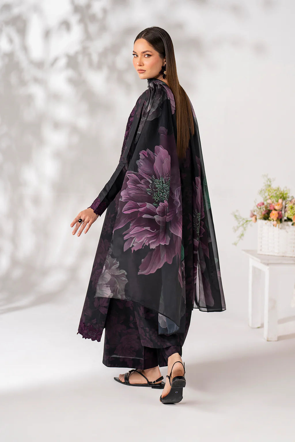 Iznik 3PC Embroidered Lawn Suit UE-270 gulbuy.com