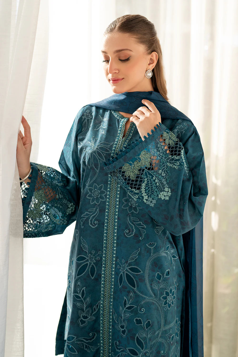 Baroque 3Pc Embroidered Lawn Suit UF-4097 gulbuy.com