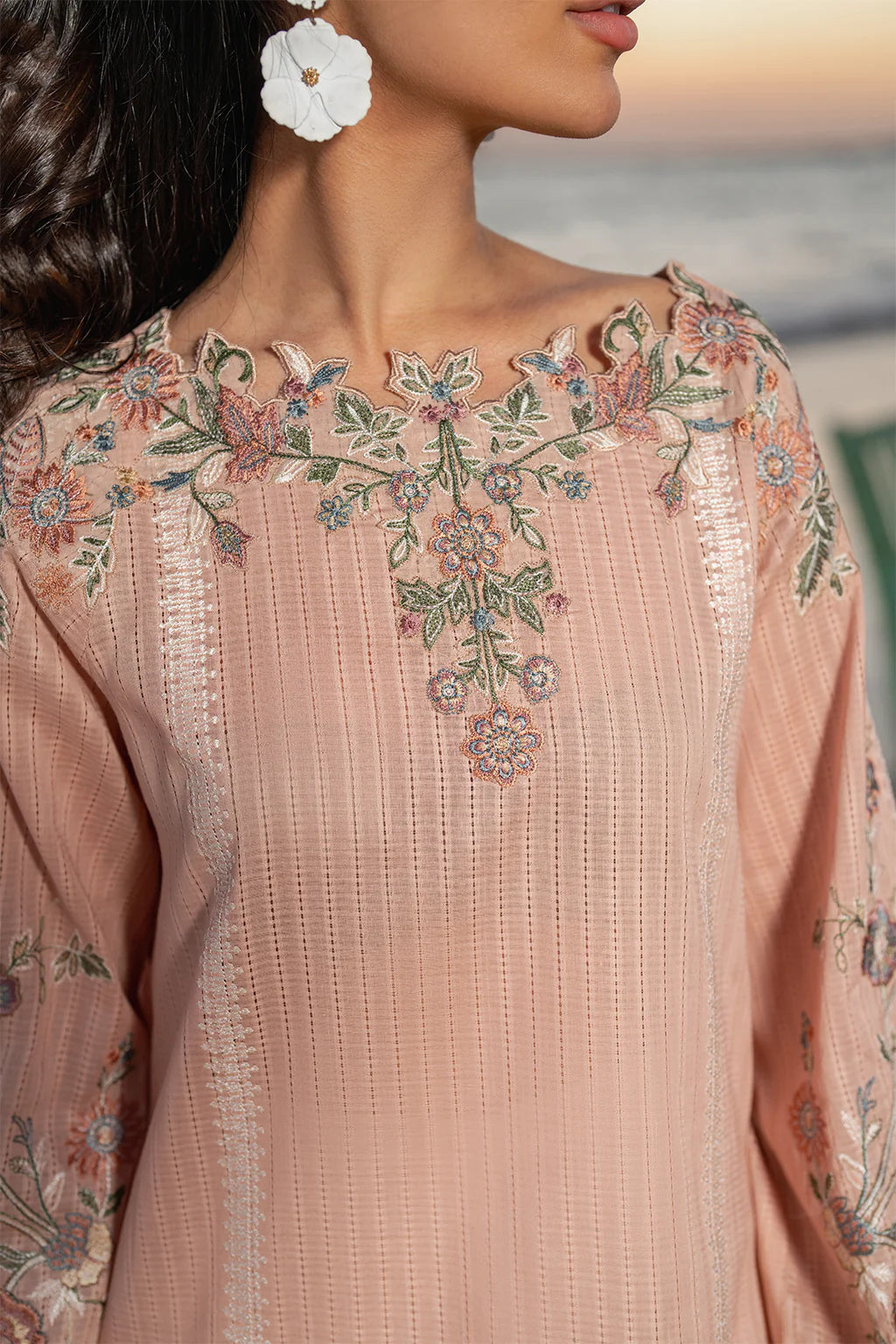 Iznik 3PC Embroidered Lawn Suit UE-382 gulbuy.com