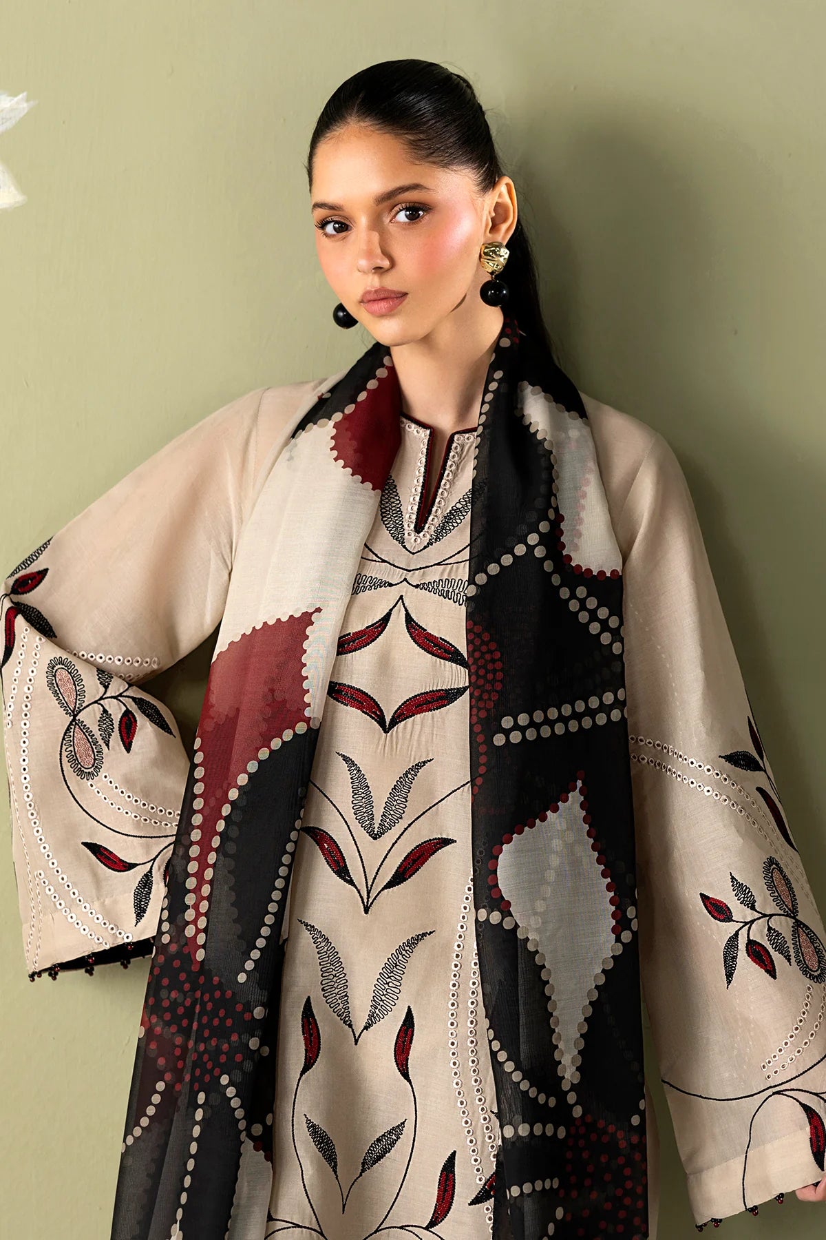 Baroque 3Pc Embroidered Lawn Suit UF-4418