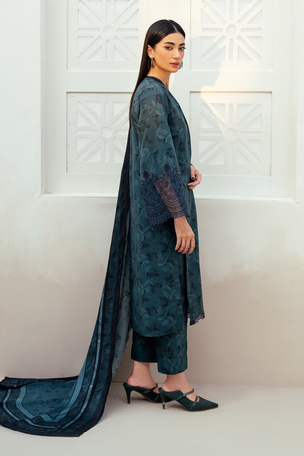 BAROQUE 3PC EMBROIDERED KHADDAR UF-4018 gulbuy.com