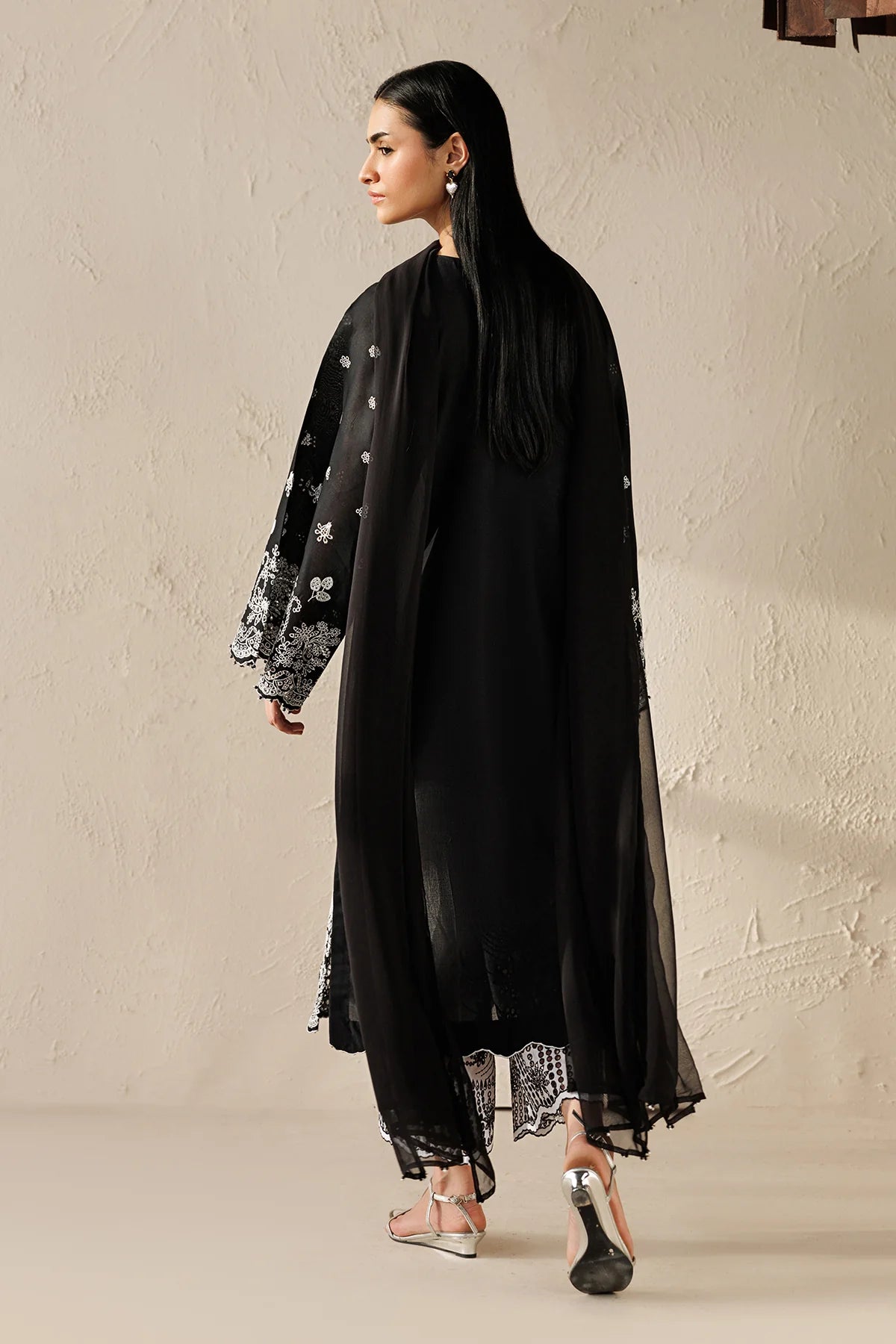 Baroque 3Pc Embroidered Lawn Suit UF-4522